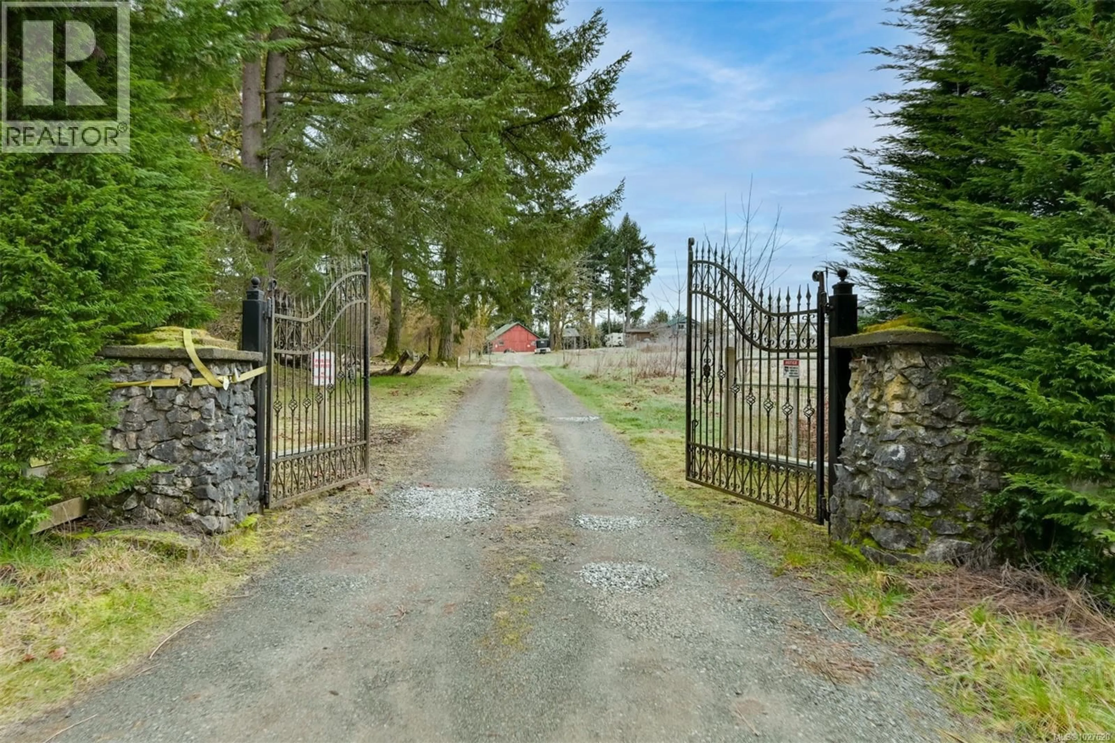 A pic from outside/outdoor area/front of a property/back of a property/a pic from drone, street for 4890 WILSON ROAD, Duncan British Columbia V9L6L5