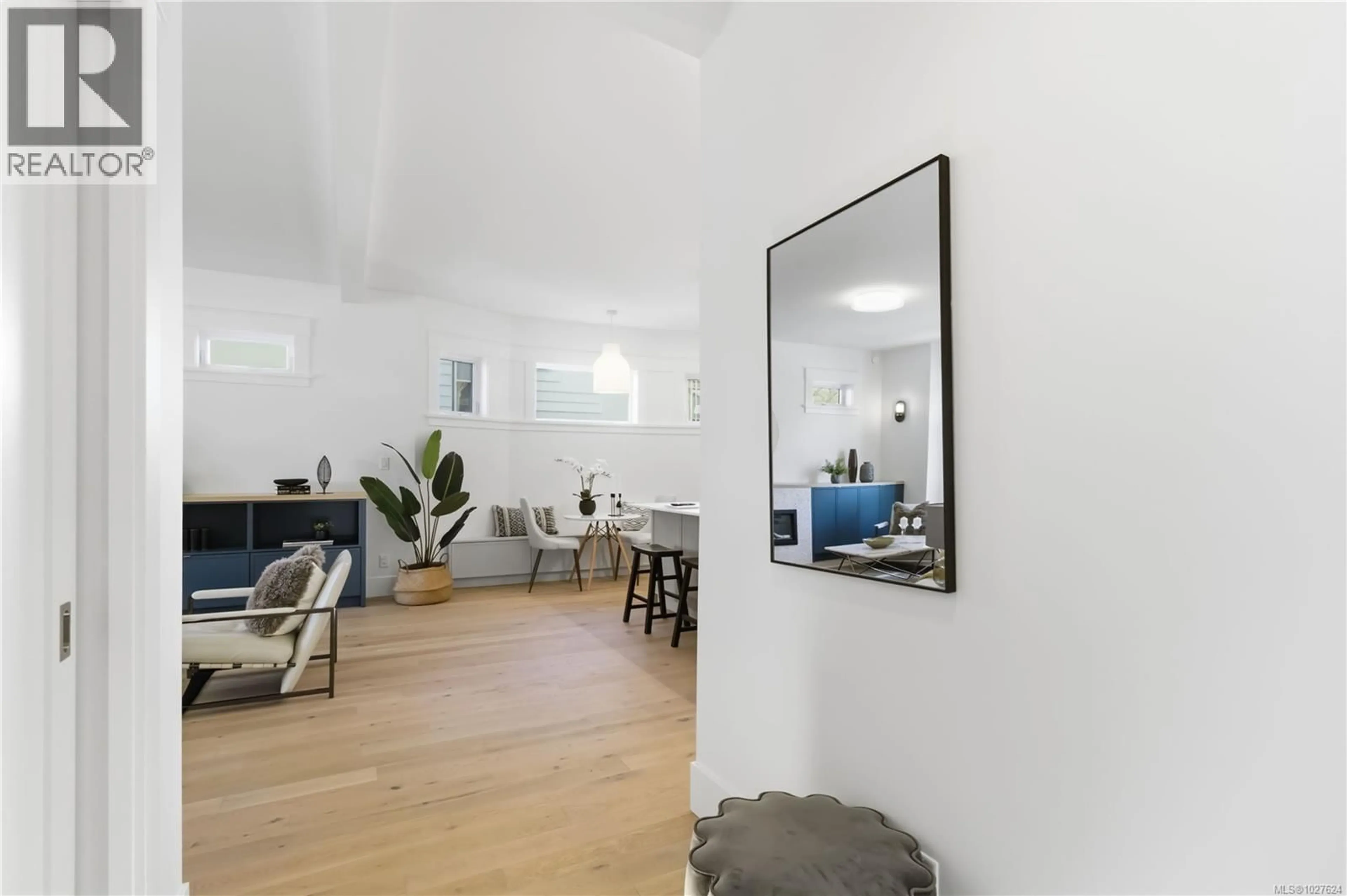 A pic of a room for 3 - 1915 FERNWOOD ROAD, Victoria British Columbia V8T2Y6