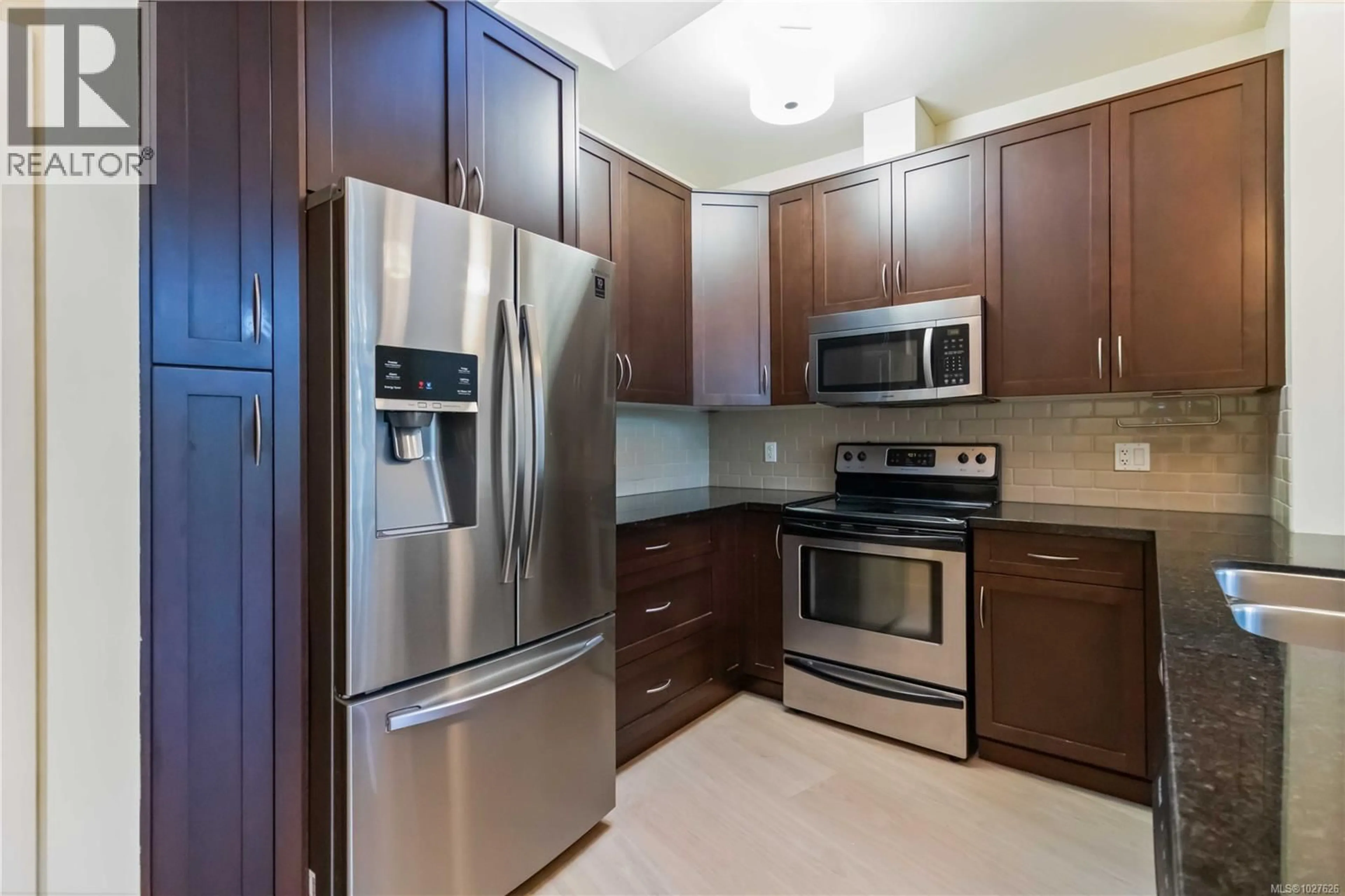 Standard kitchen, ceramic/tile floor for 405 - 608 FAIRWAY AVENUE, Langford British Columbia V9B2R5