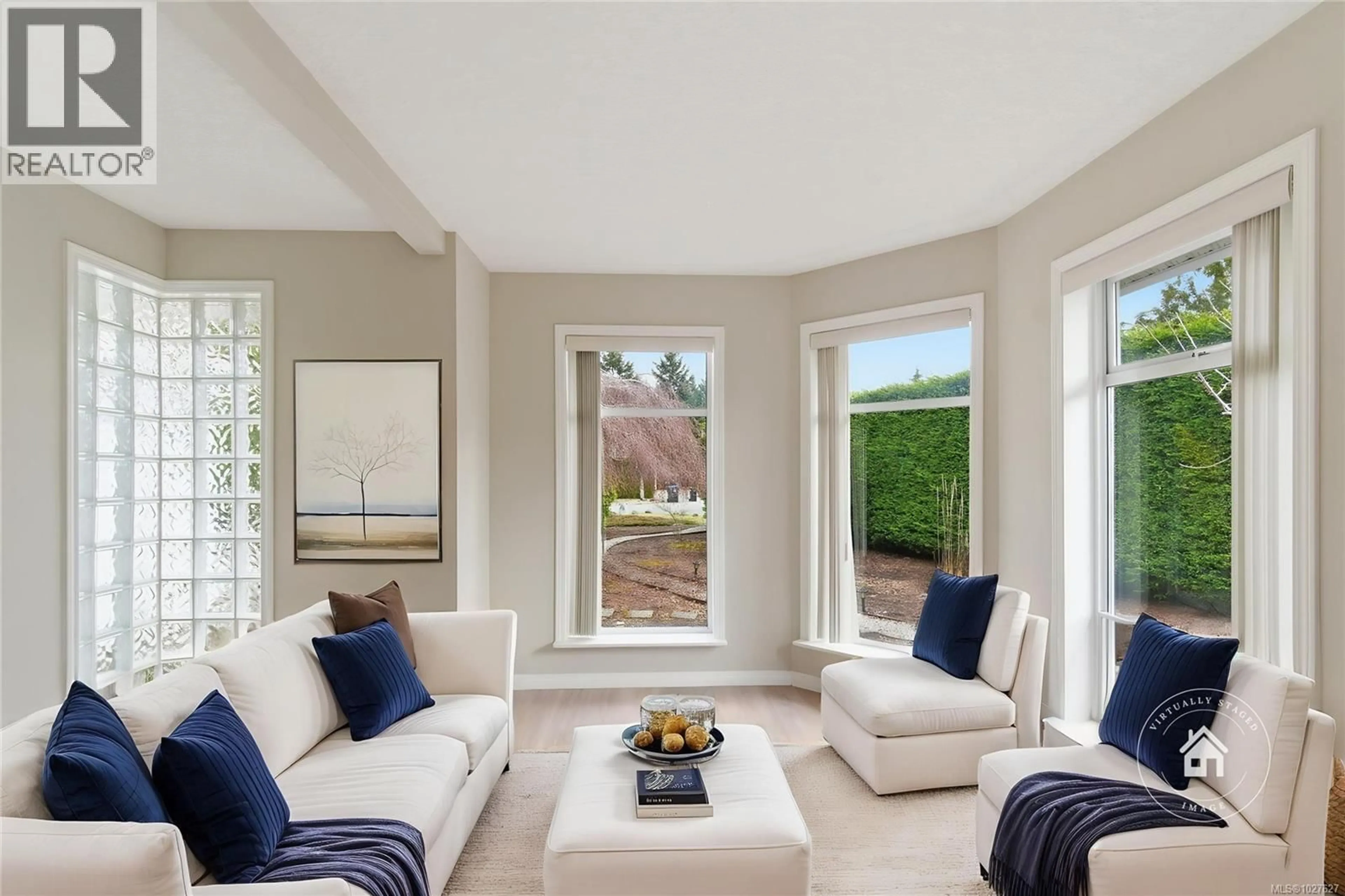 Living room with furniture, unknown for 576 DALMATIAN DRIVE, Parksville British Columbia V9P1Y4