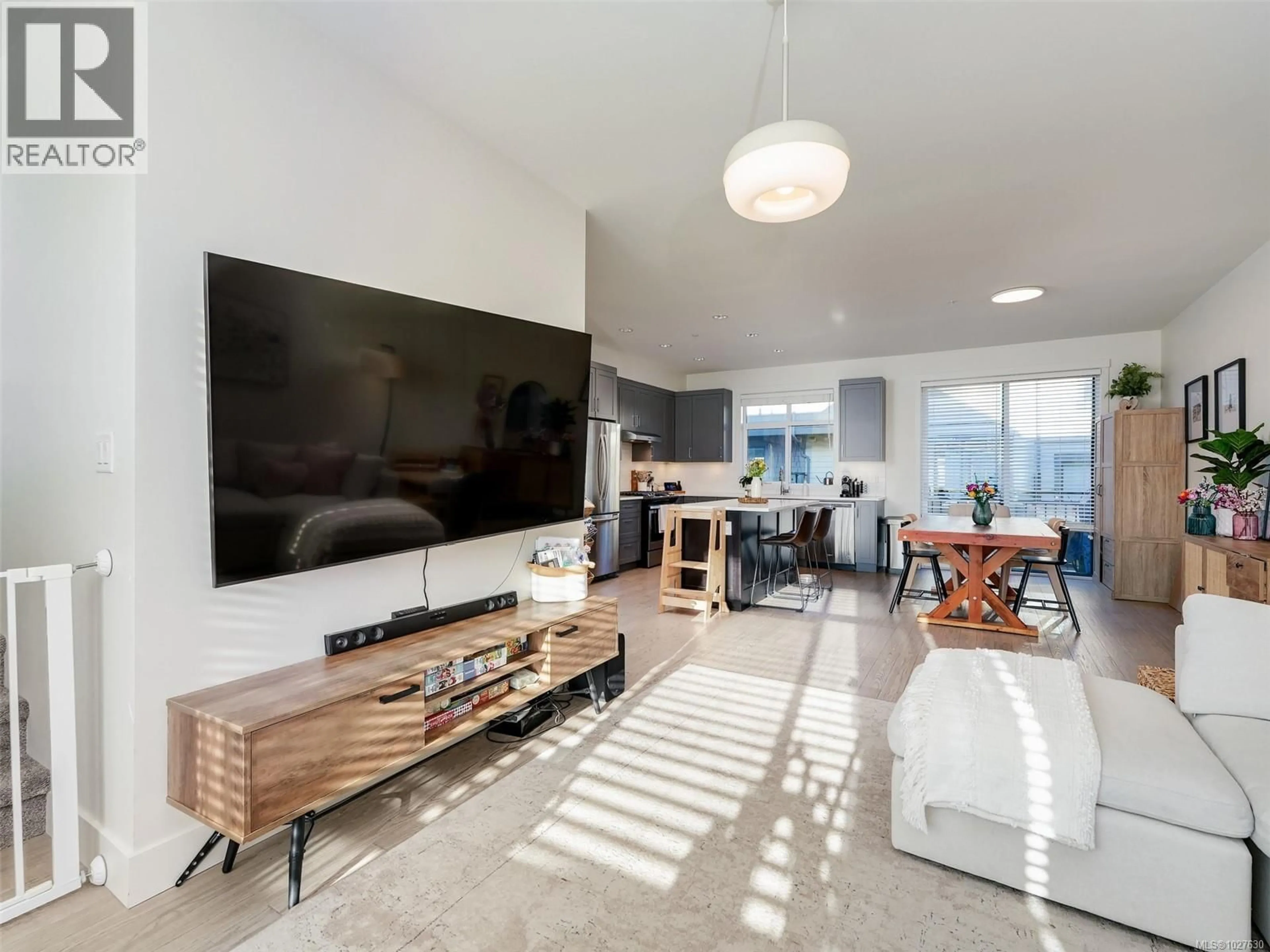 Living room with furniture, unknown for 19 - 350 LATORIA BOULEVARD, Colwood British Columbia V9C0M9