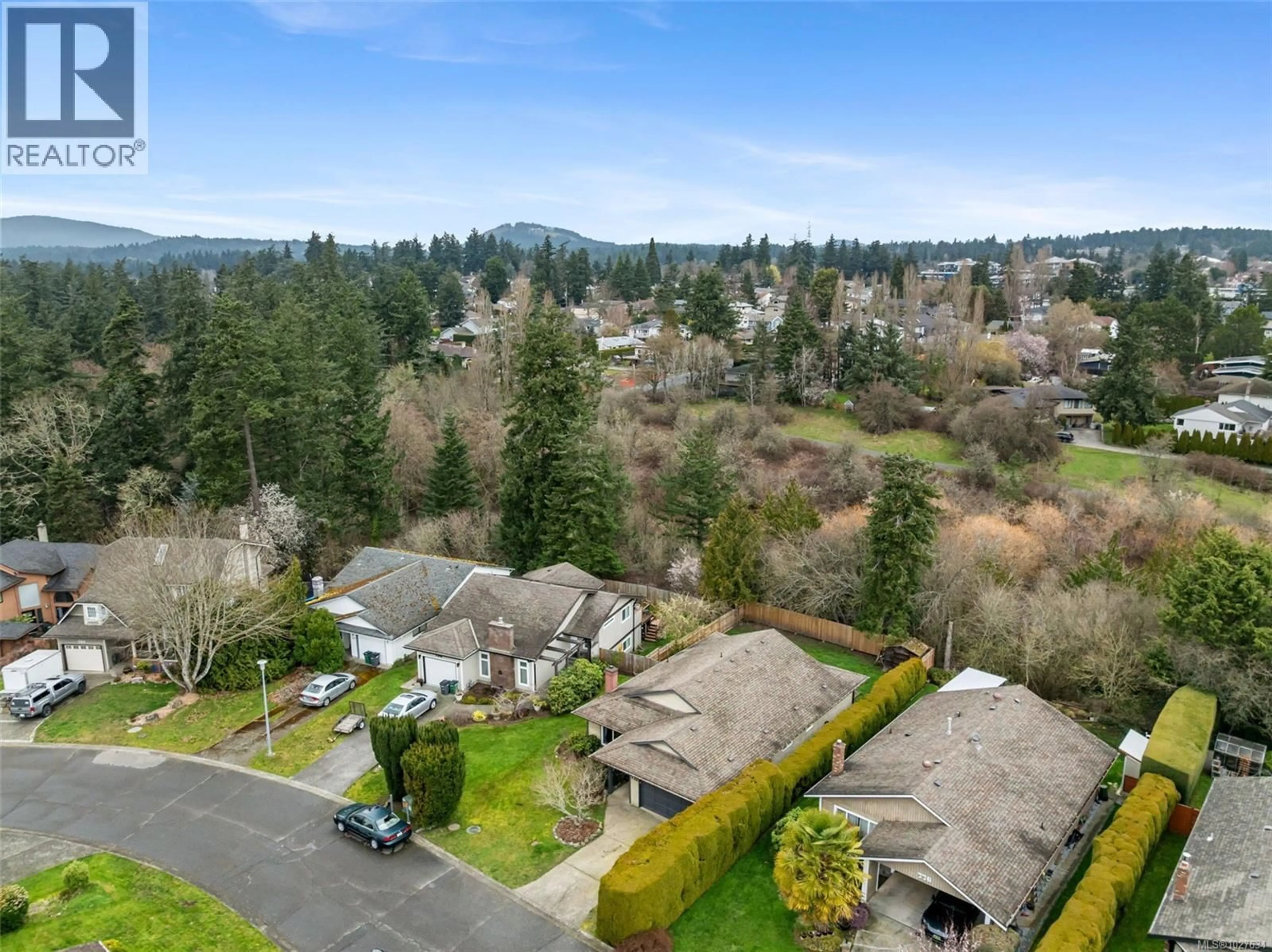 A pic from outside/outdoor area/front of a property/back of a property/a pic from drone, unknown for 772 MAPLETON PLACE, Saanich British Columbia V8Z6W2