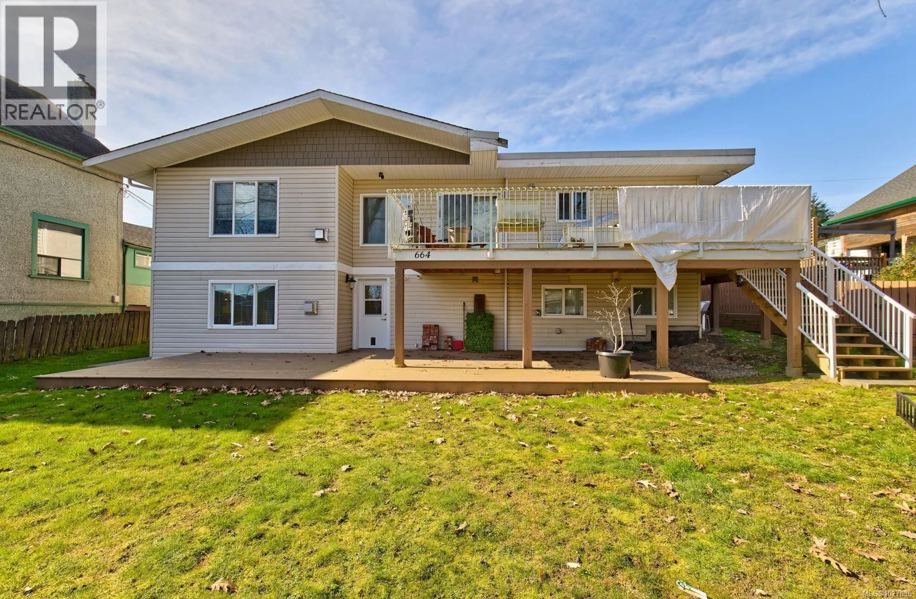 Home with vinyl exterior material, unknown for 664 NICOL STREET, Nanaimo British Columbia V9R4T9