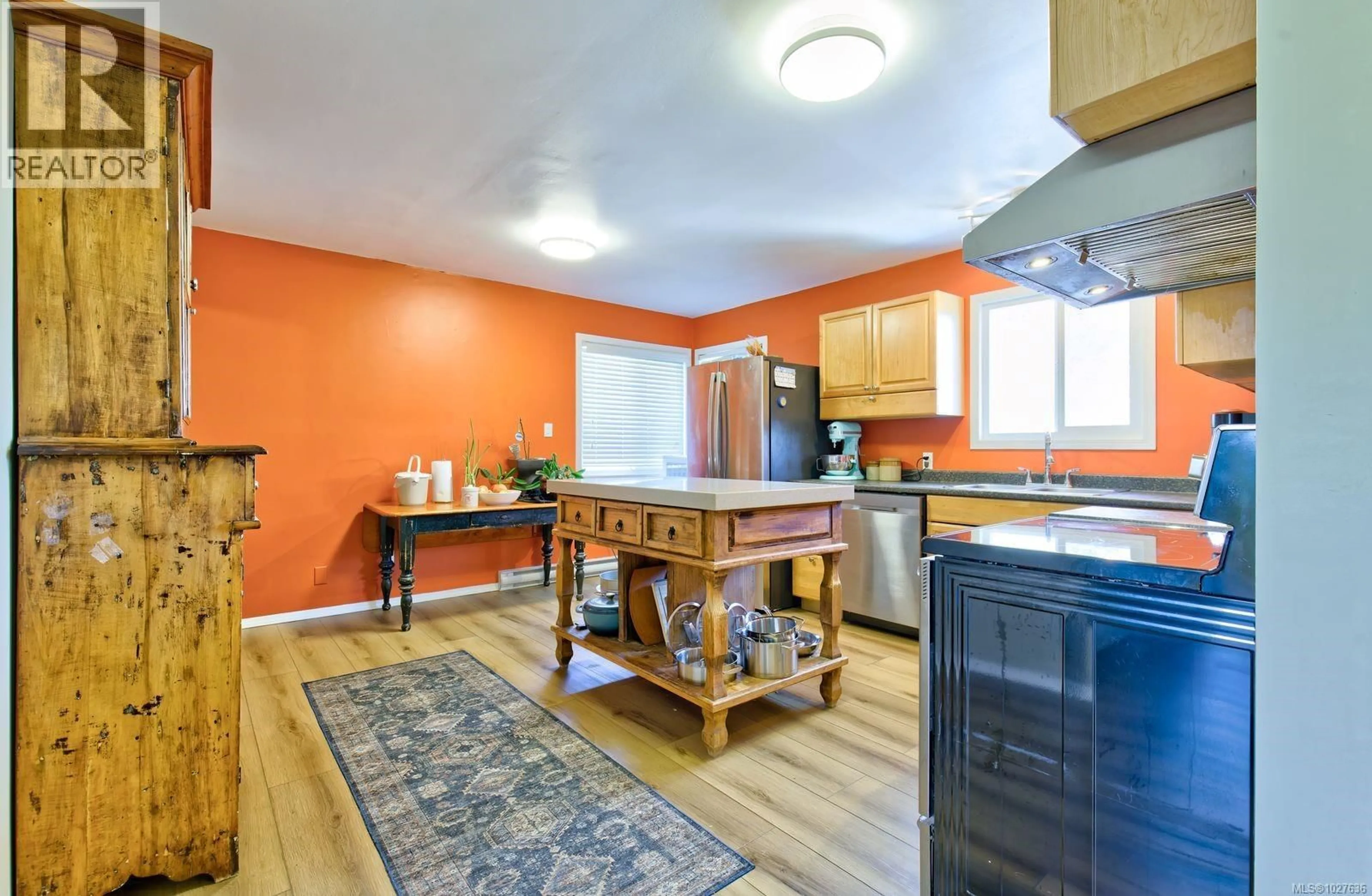 Open concept kitchen, unknown for 664 NICOL STREET, Nanaimo British Columbia V9R4T9