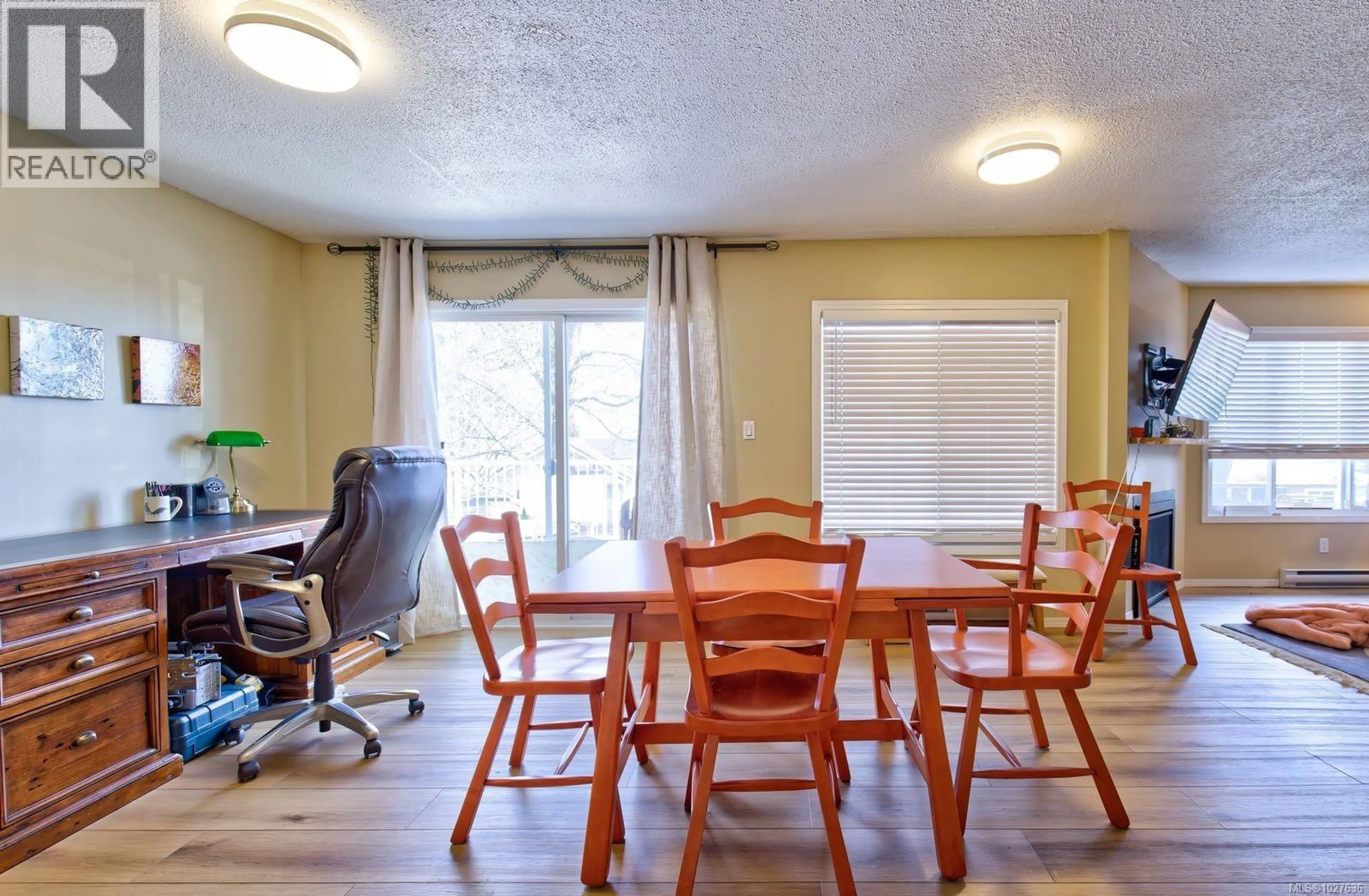 Dining room, wood/laminate floor for 664 NICOL STREET, Nanaimo British Columbia V9R4T9