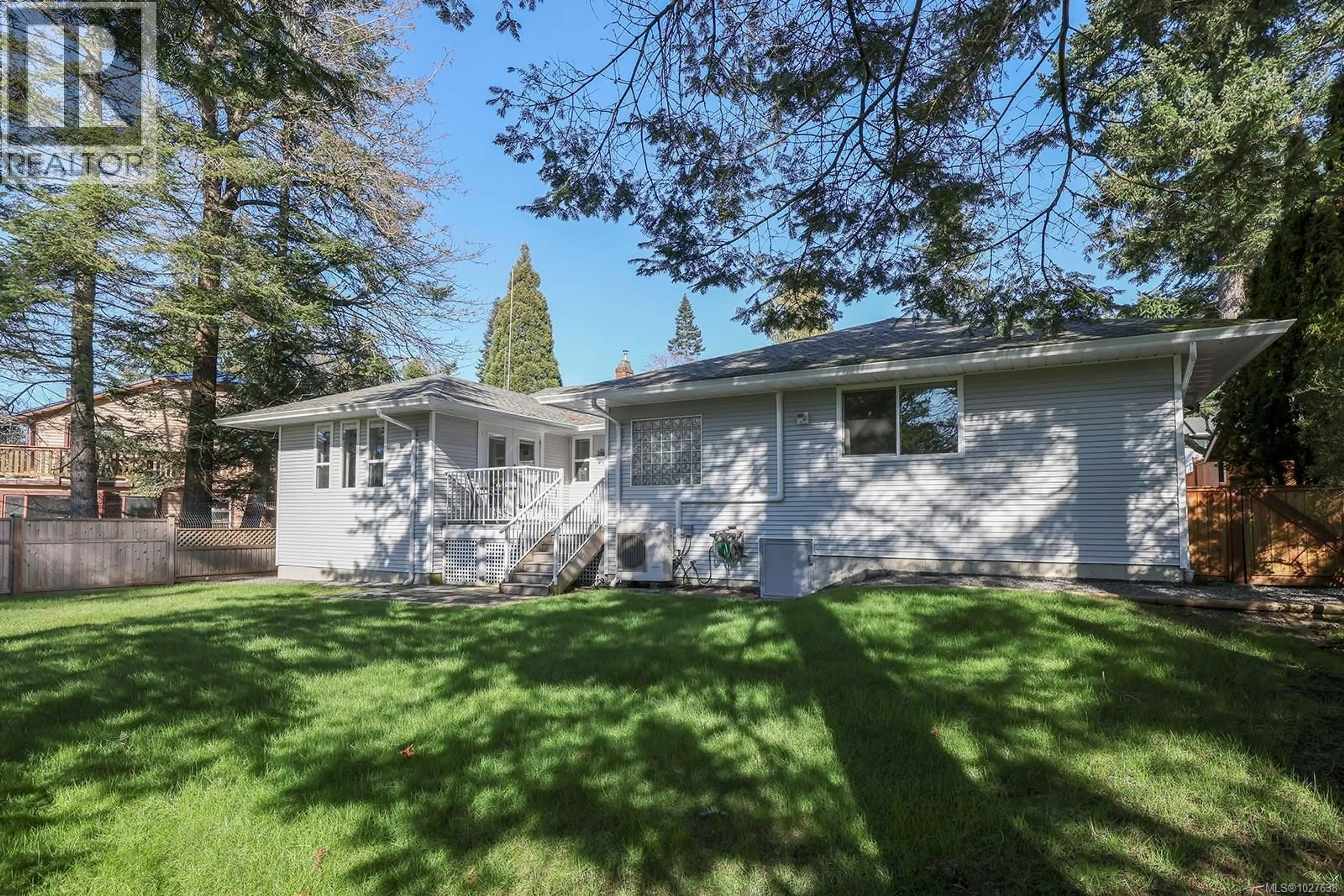 Home with vinyl exterior material, street for 609 TOTEM CRESCENT, Comox British Columbia V9M3J8