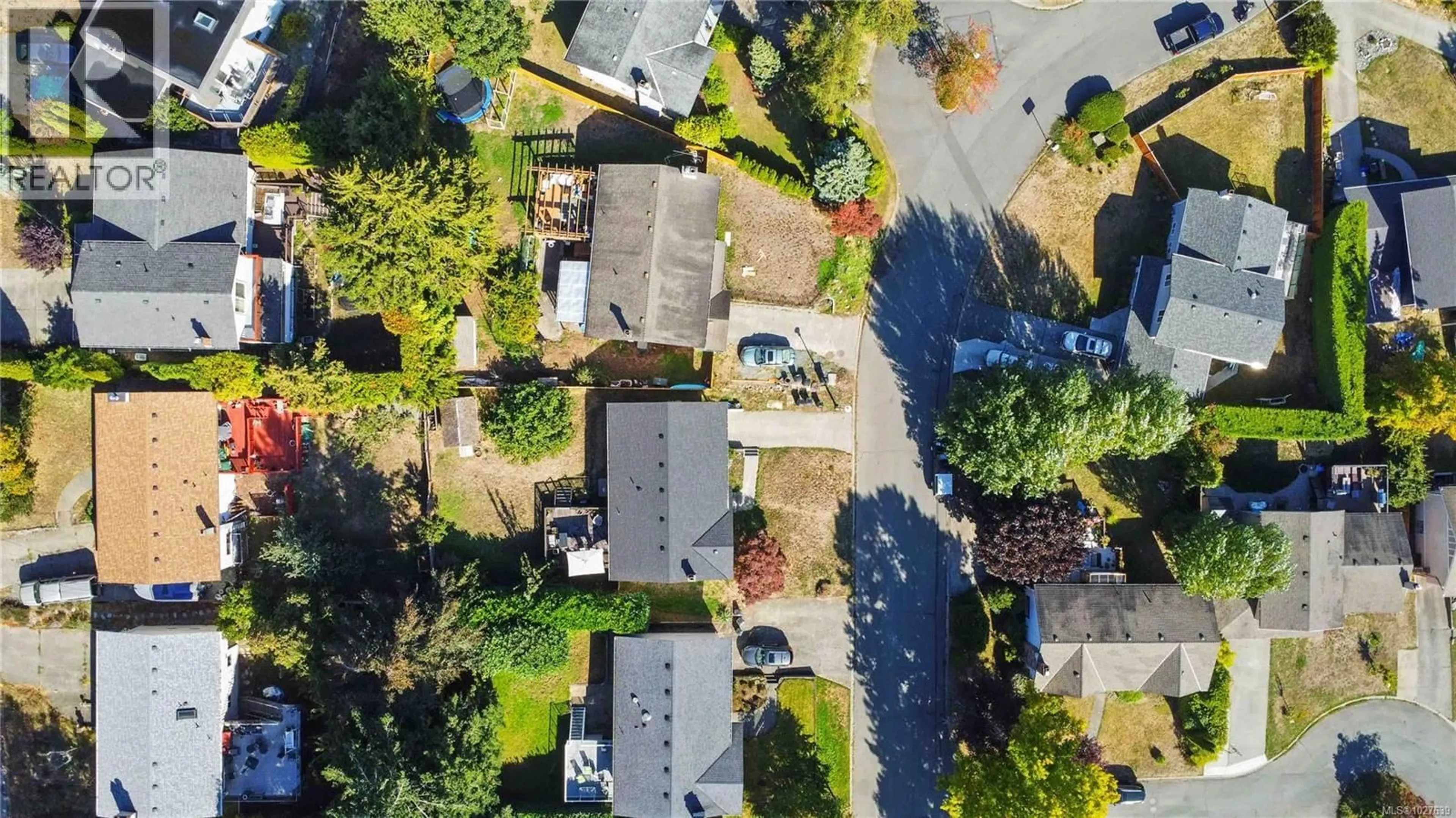 A pic from outside/outdoor area/front of a property/back of a property/a pic from drone, street for 4370 ELNIDO CRESCENT, Saanich British Columbia V8N4Z6