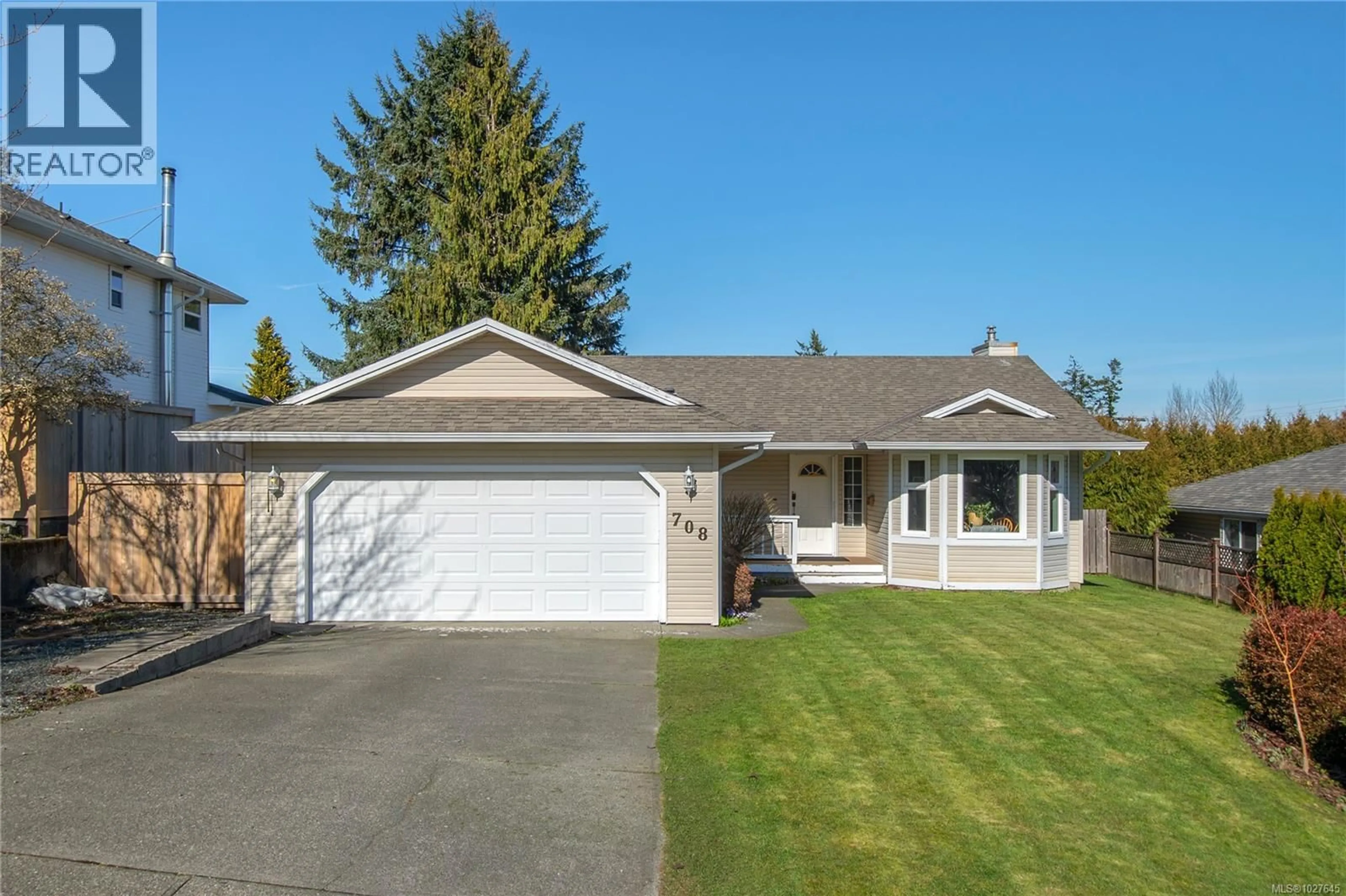 Home with vinyl exterior material, street for 708 GEORGIA DRIVE, Campbell River British Columbia V9H1R8