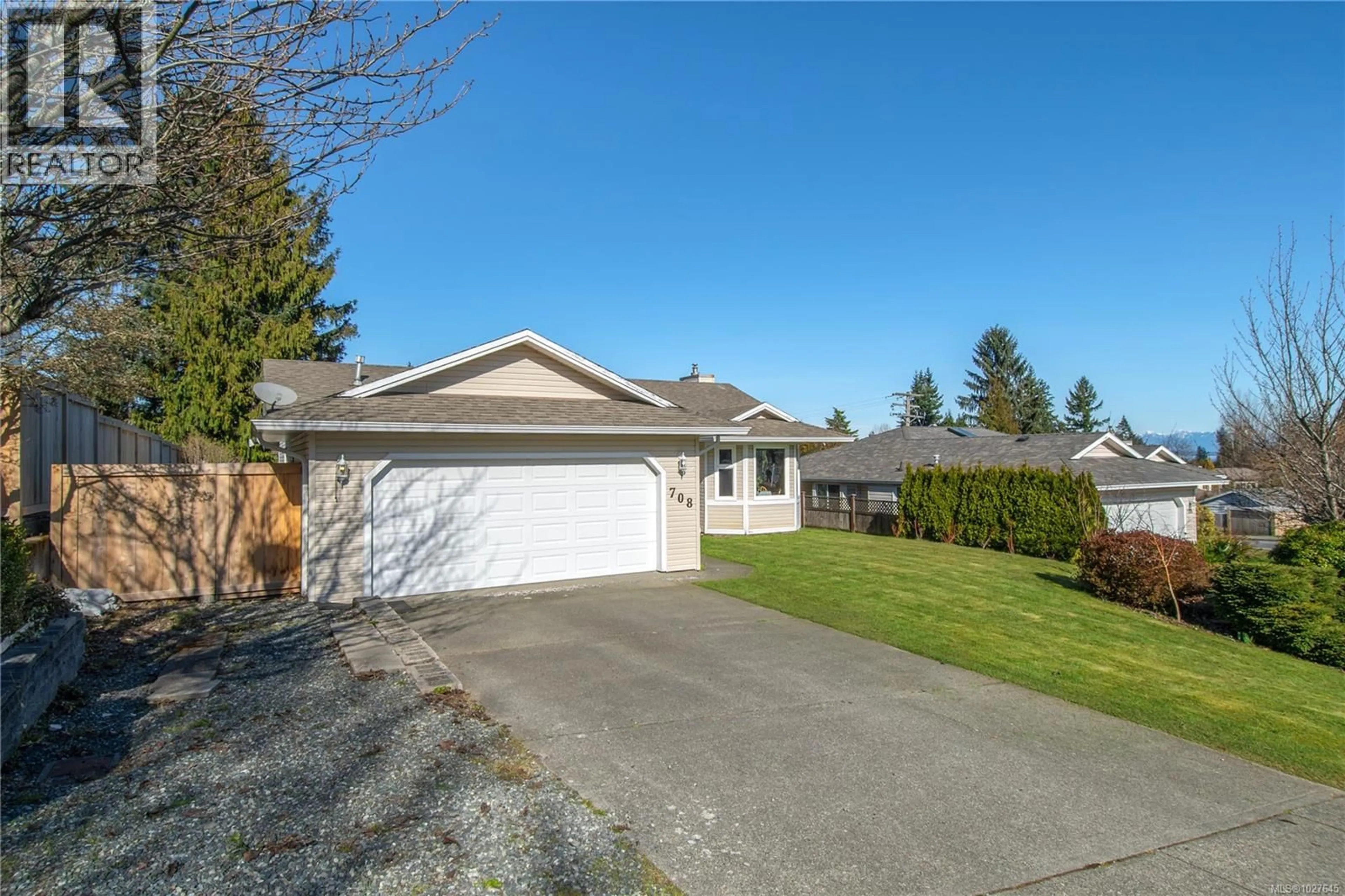 Home with vinyl exterior material, street for 708 GEORGIA DRIVE, Campbell River British Columbia V9H1R8