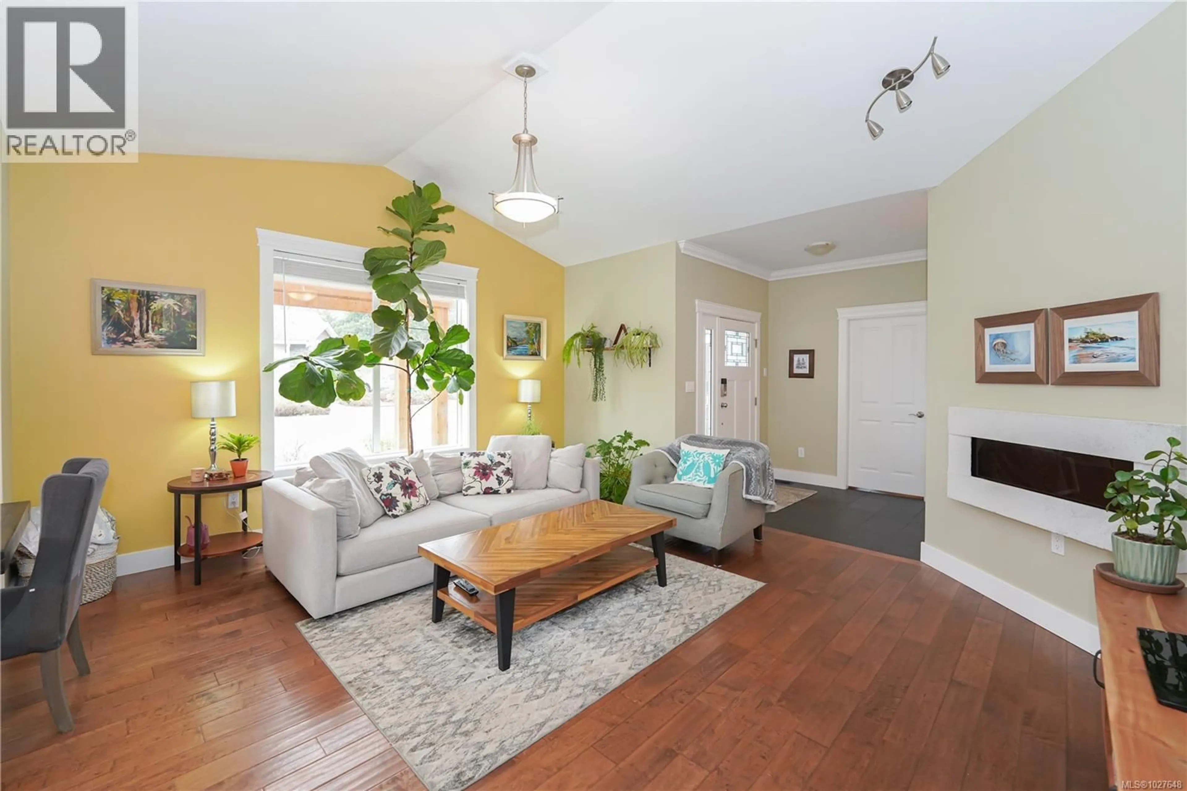 Living room with furniture, unknown for 3039 KEYSTONE DRIVE, Duncan British Columbia V9L0E1