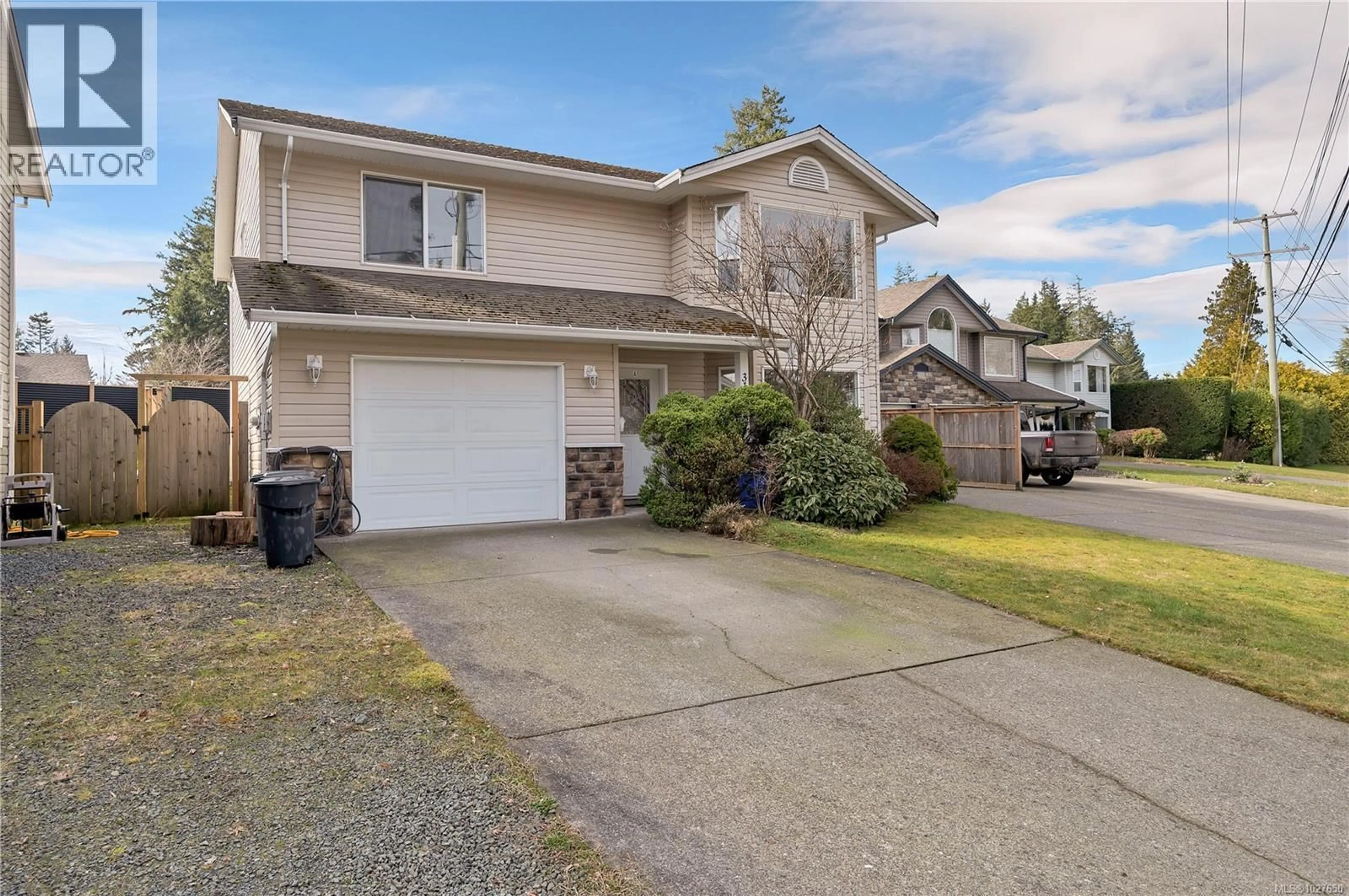 Home with vinyl exterior material, street for 313 HARROGATE ROAD, Campbell River British Columbia V9W1W1