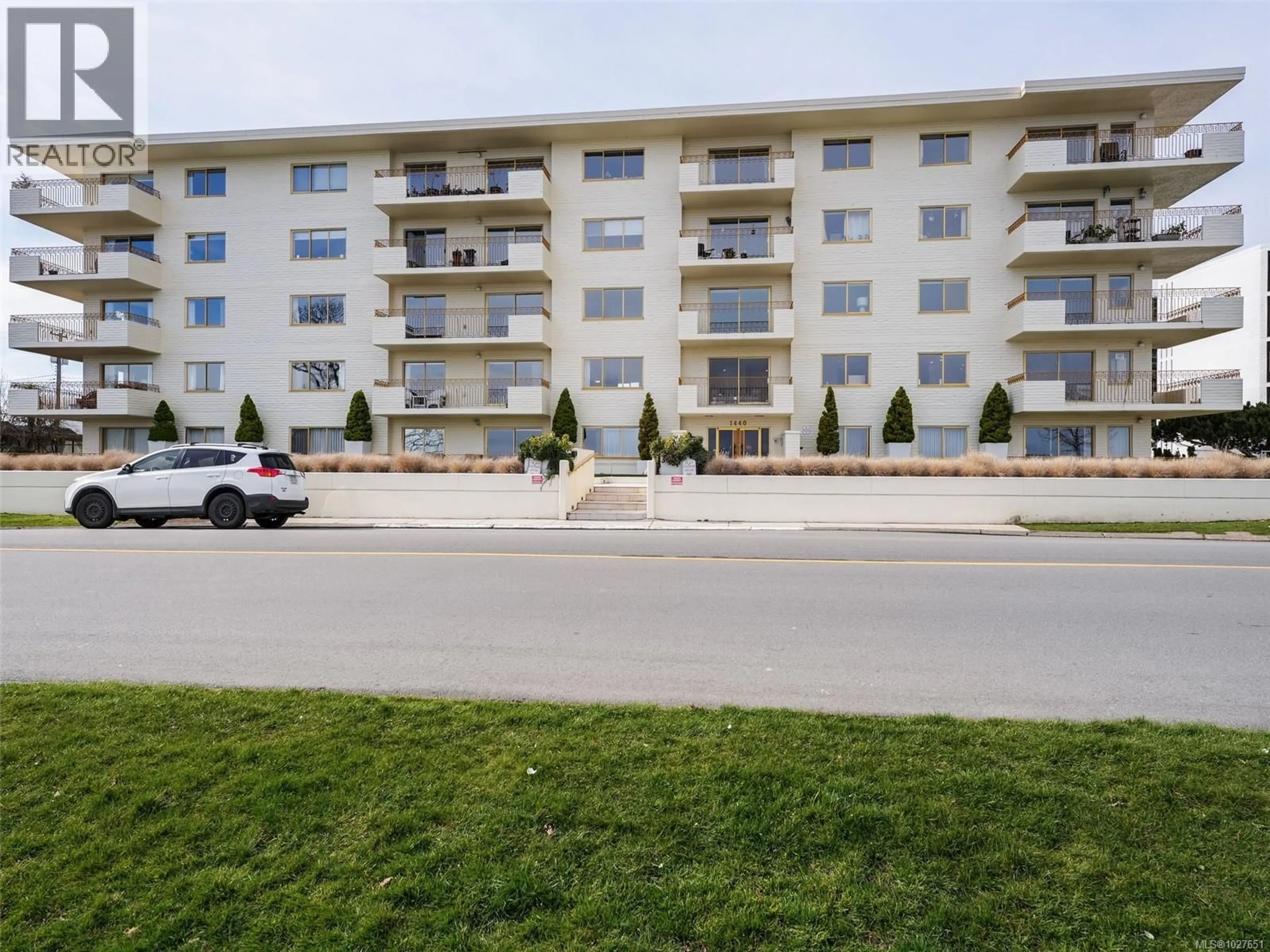 Unknown for 202 - 1440 BEACH DRIVE, Oak Bay British Columbia V8S2N8