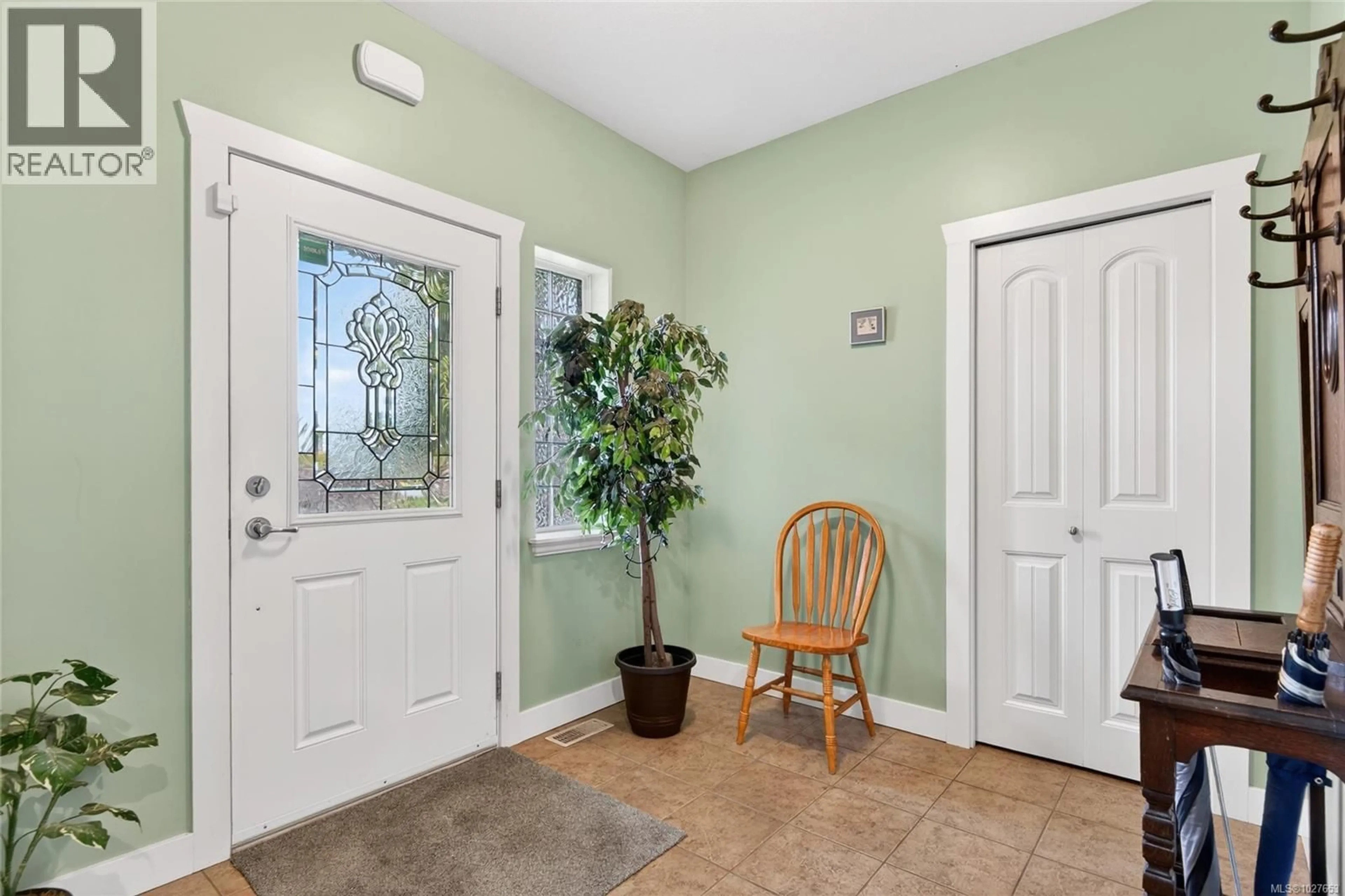 Indoor entryway for 1 - 346 ERICKSON ROAD, Campbell River British Columbia V9W1S7