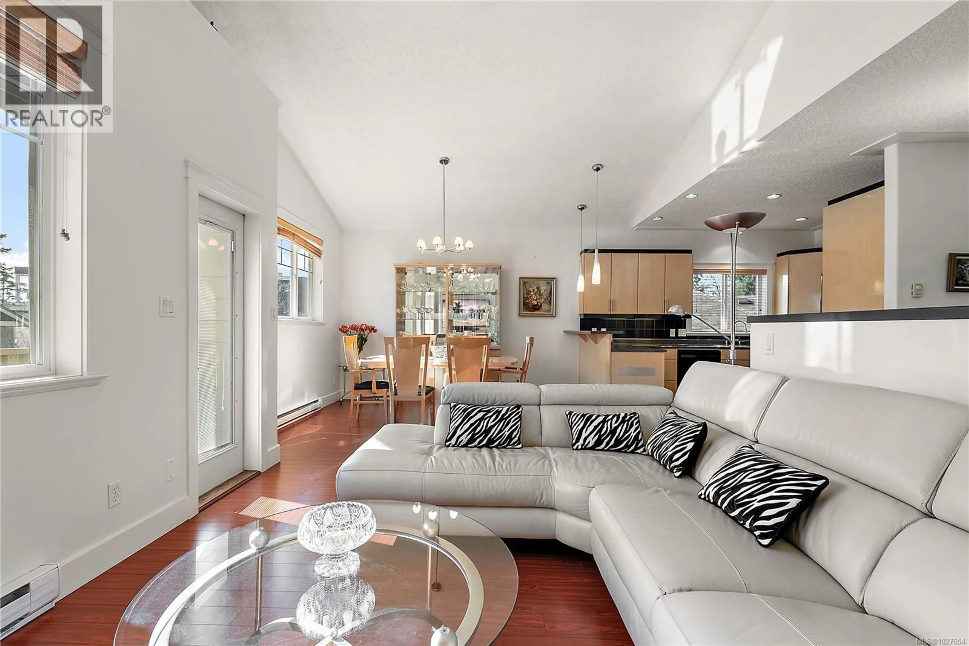 Living room with furniture, unknown for 928 CAVALCADE TERRACE, Langford British Columbia V9B6W6