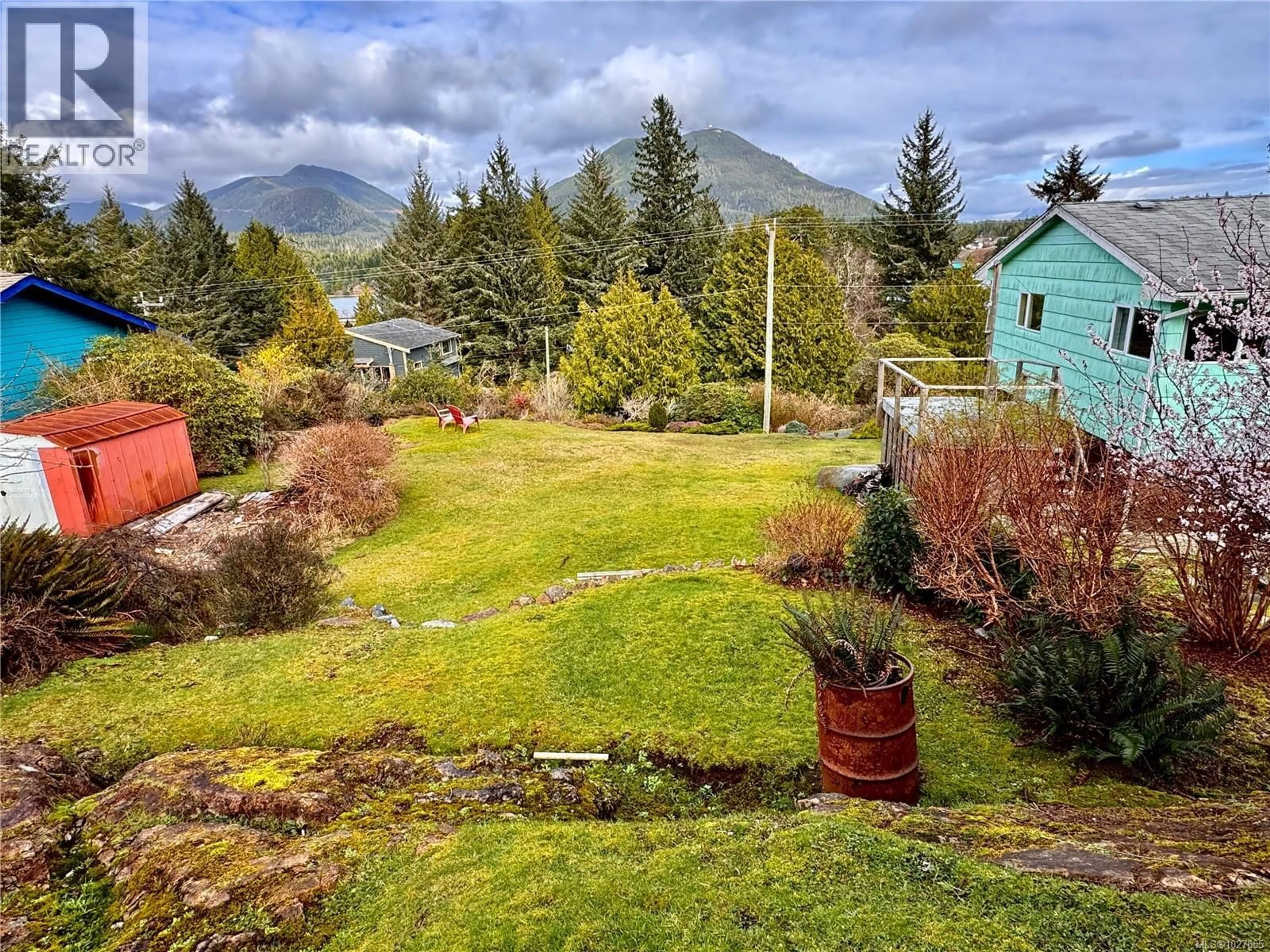 A pic from outside/outdoor area/front of a property/back of a property/a pic from drone, mountain view for HELEN ROAD, Ucluelet British Columbia V0R3A0