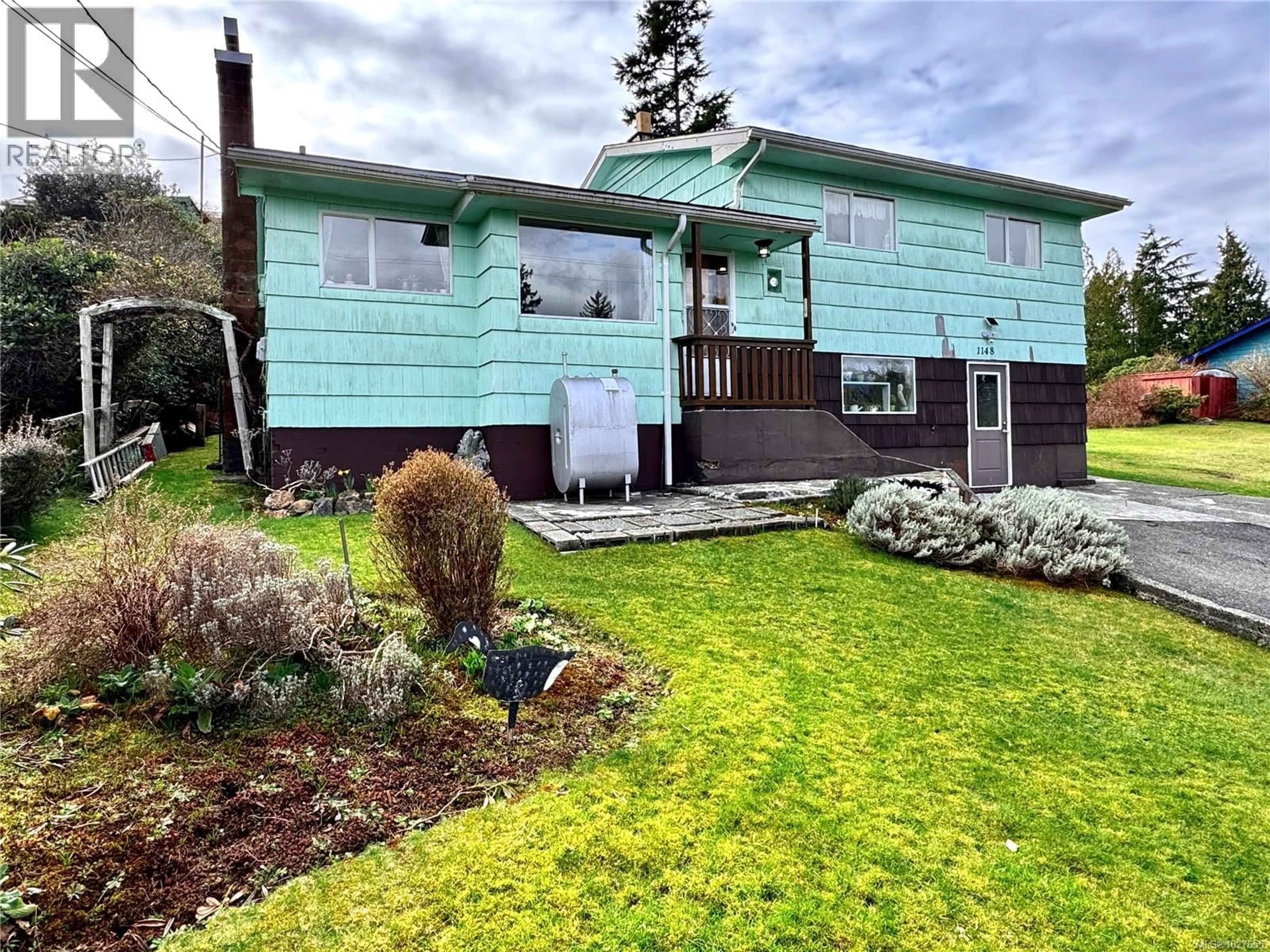 A pic from outside/outdoor area/front of a property/back of a property/a pic from drone, street for HELEN ROAD, Ucluelet British Columbia V0R3A0