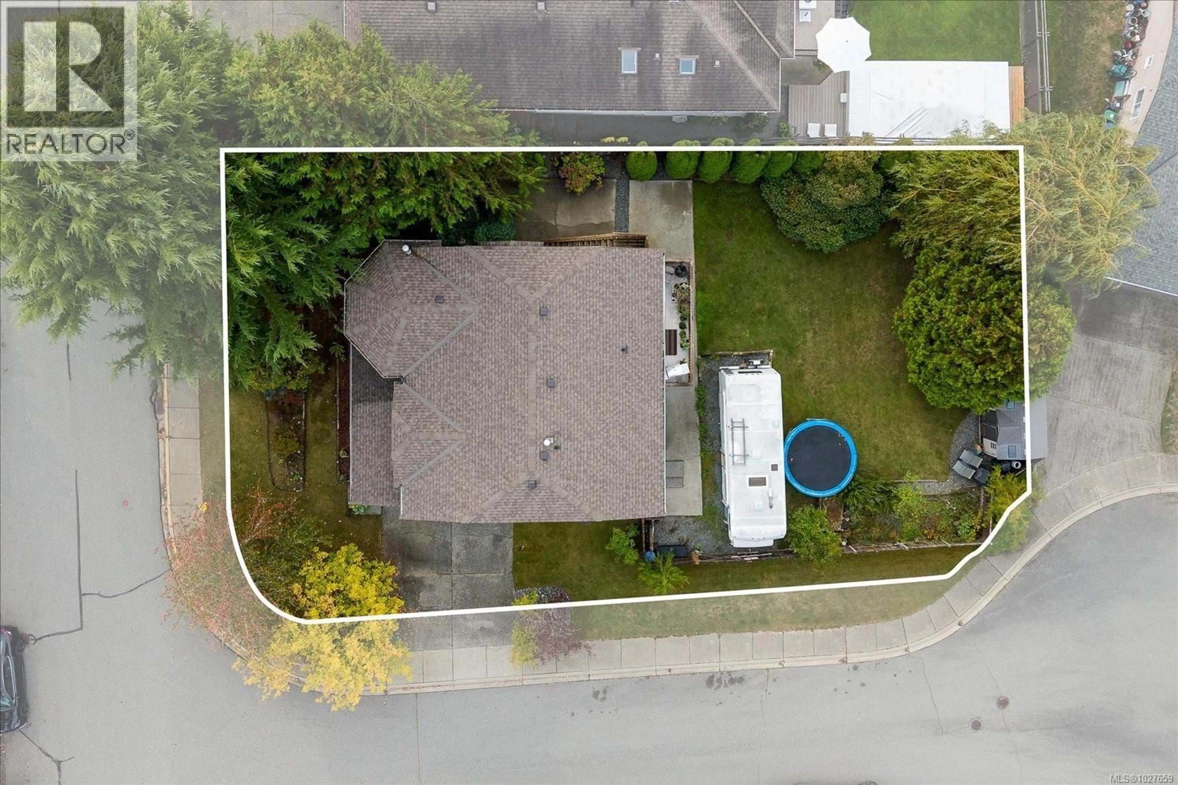 A pic from outside/outdoor area/front of a property/back of a property/a pic from drone, street for 5853 TWEEDSMUIR CRESCENT, Nanaimo British Columbia V9T5Y6