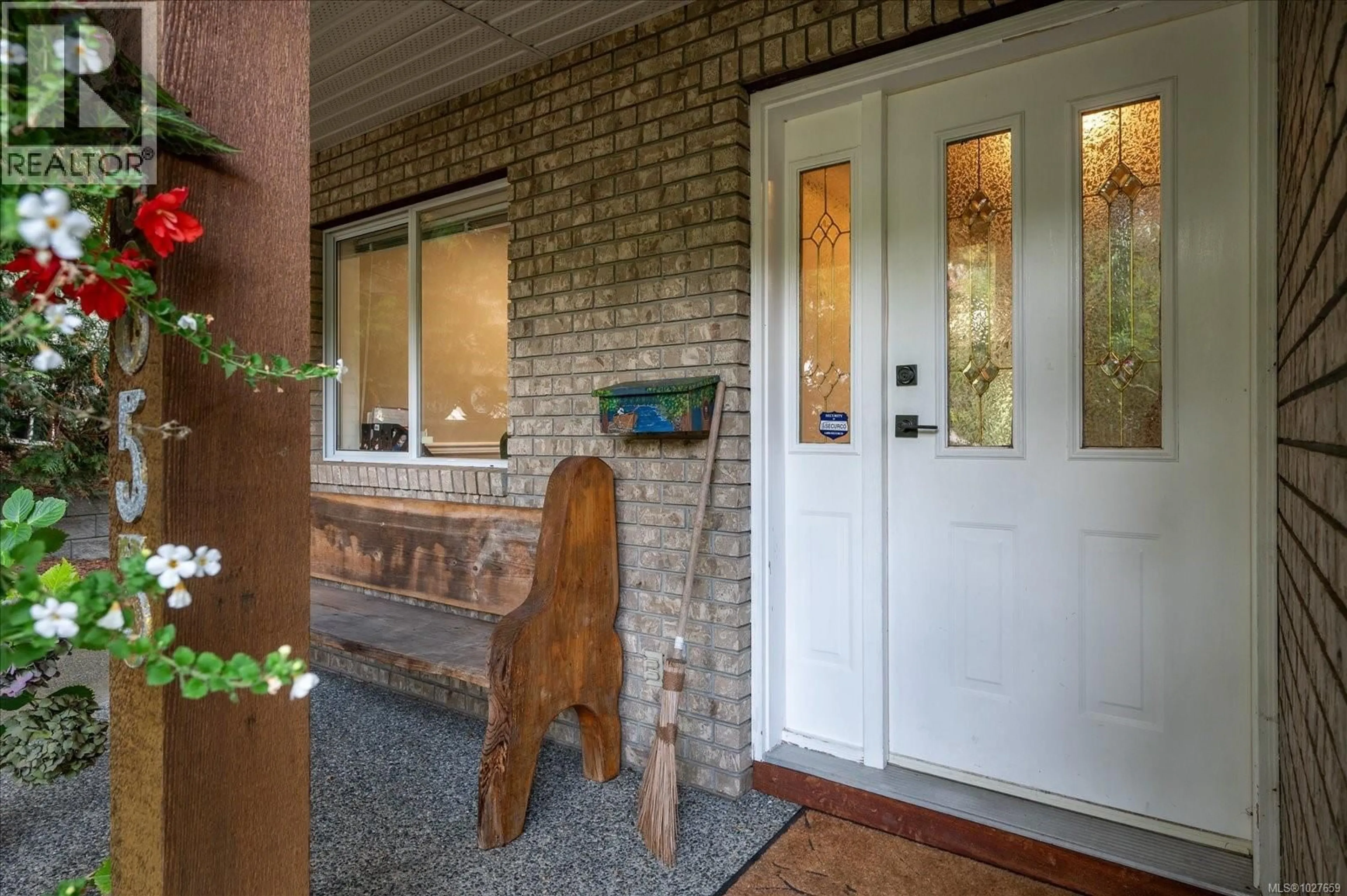 Indoor entryway for 5853 TWEEDSMUIR CRESCENT, Nanaimo British Columbia V9T5Y6