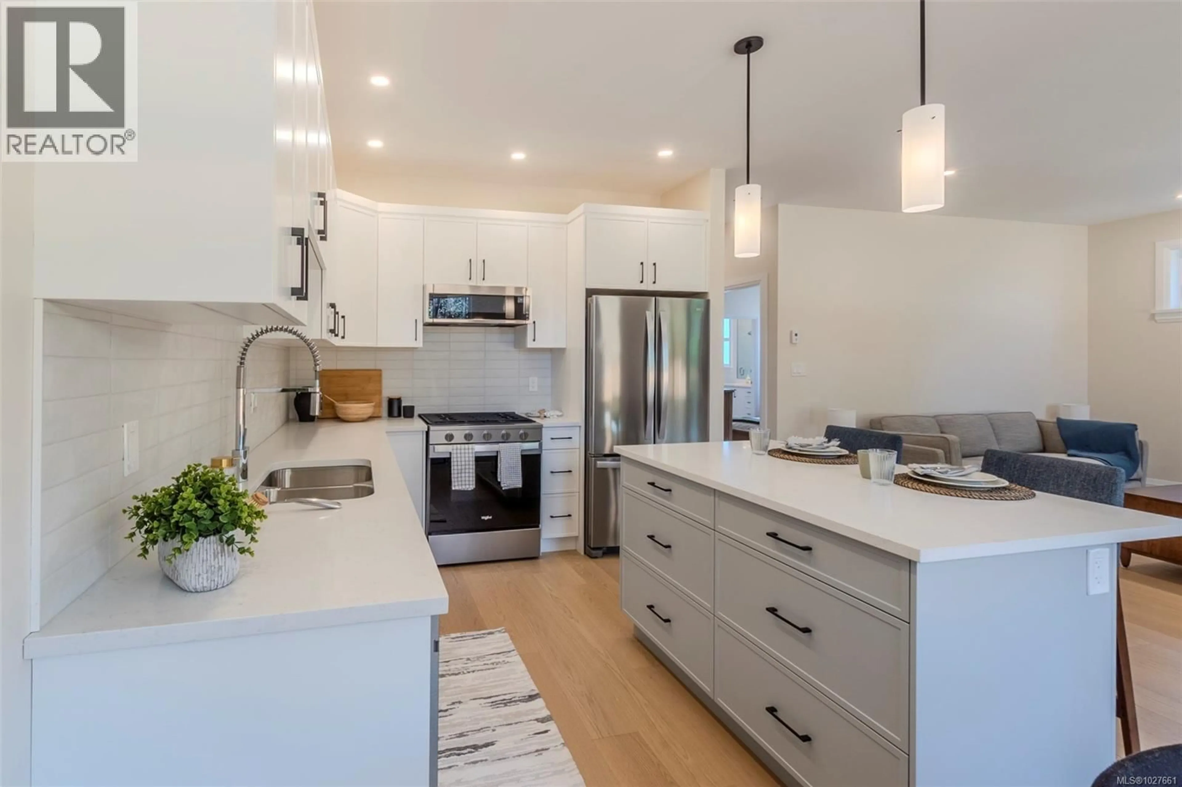 Contemporary kitchen, unknown for 114 - 1234 VIEWTOP ROAD, Duncan British Columbia V9L0H7