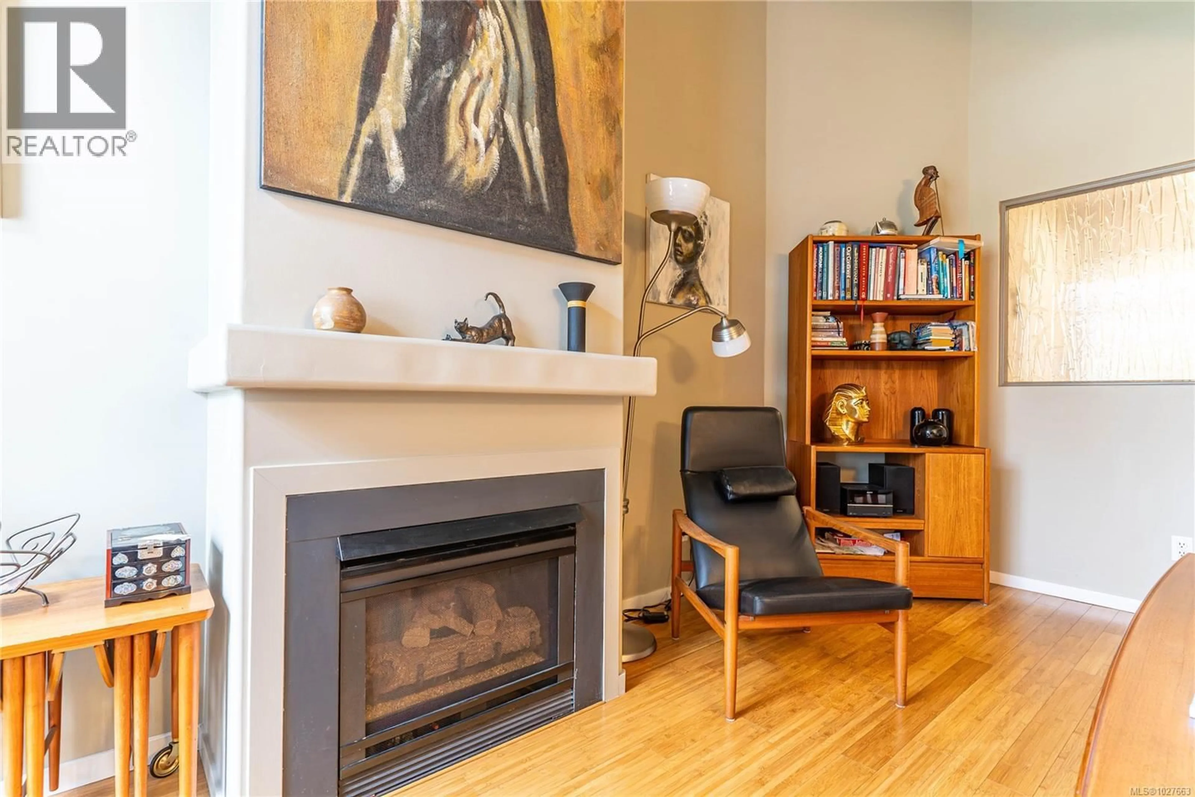 Living room with furniture, wood/laminate floor for 1771 BAY STREET, Victoria British Columbia V8R2B9