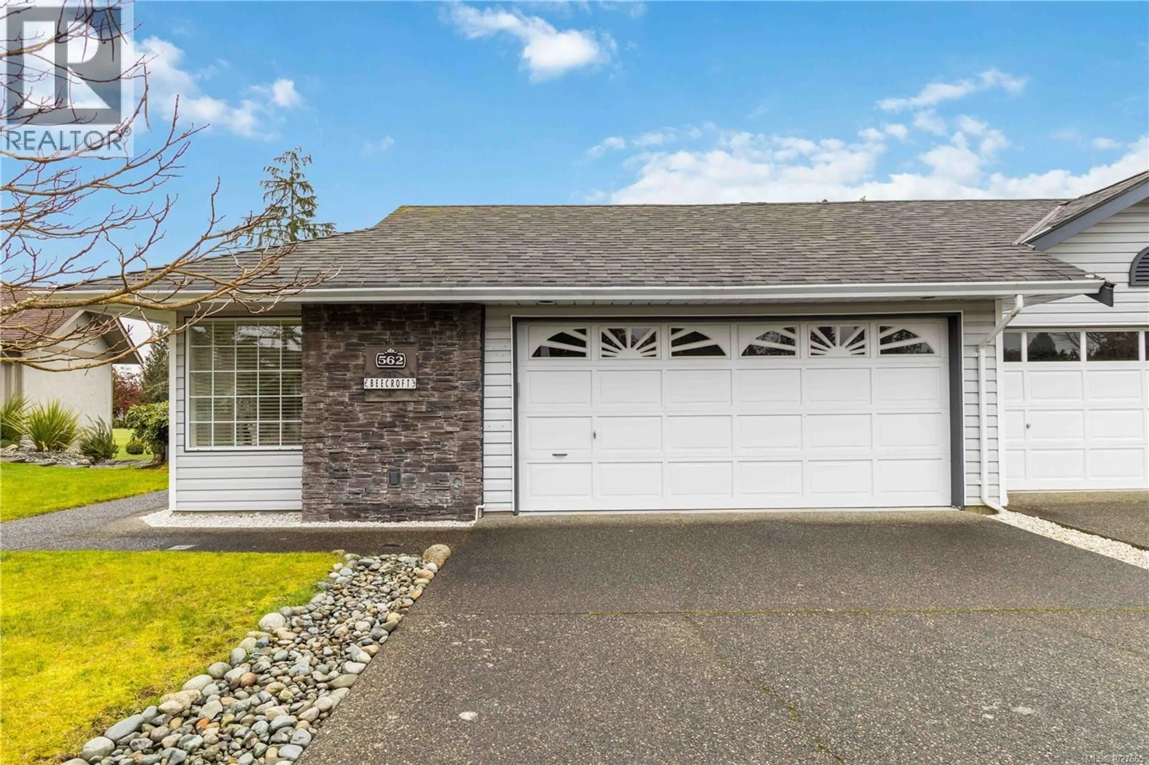 Home with vinyl exterior material, street for 562 FAIRWAYS PLACE, Cobble Hill British Columbia V8H0K8