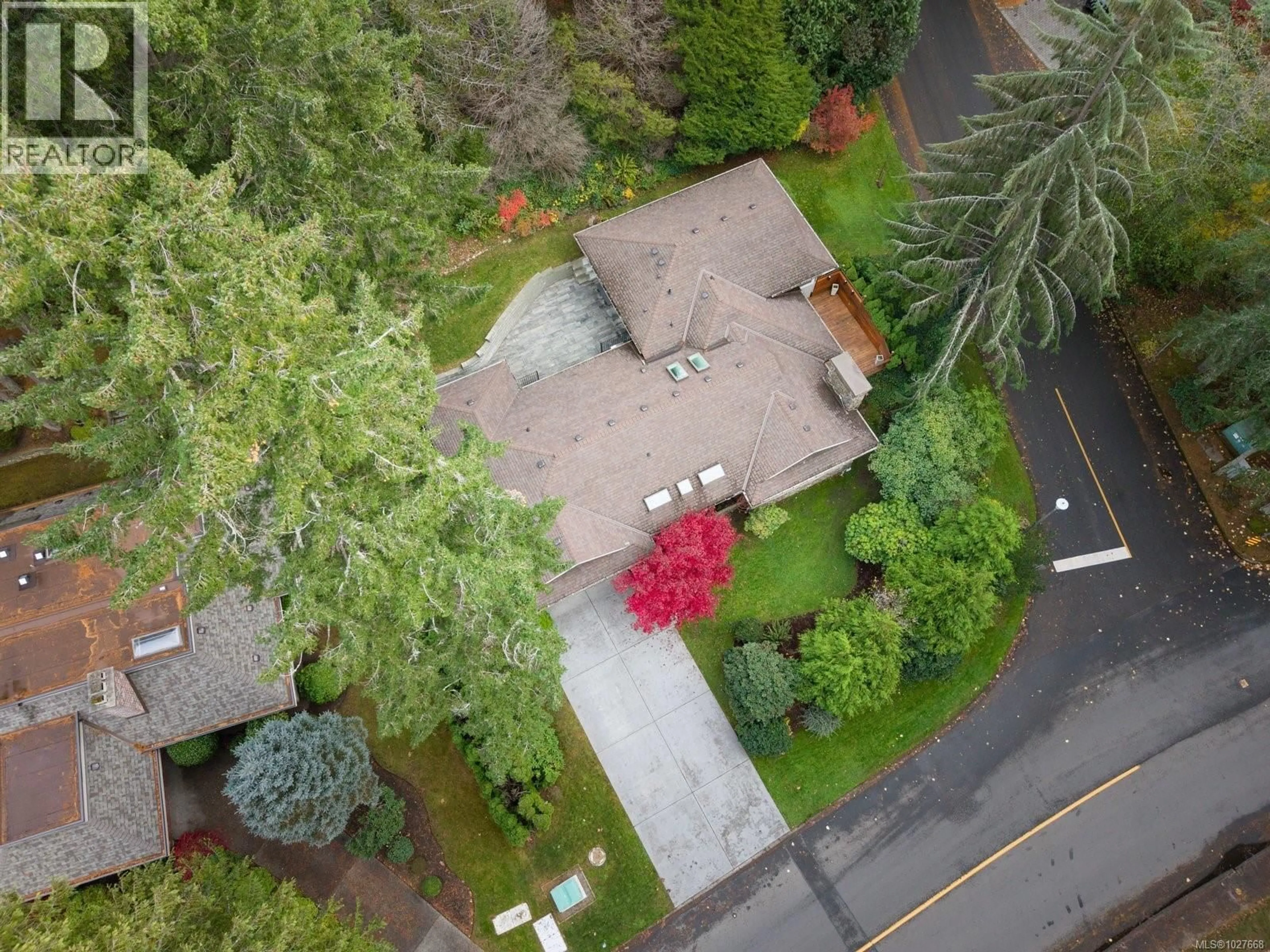 A pic from outside/outdoor area/front of a property/back of a property/a pic from drone, street for 4465 EMILY CARR DRIVE, Saanich British Columbia V8X2N5