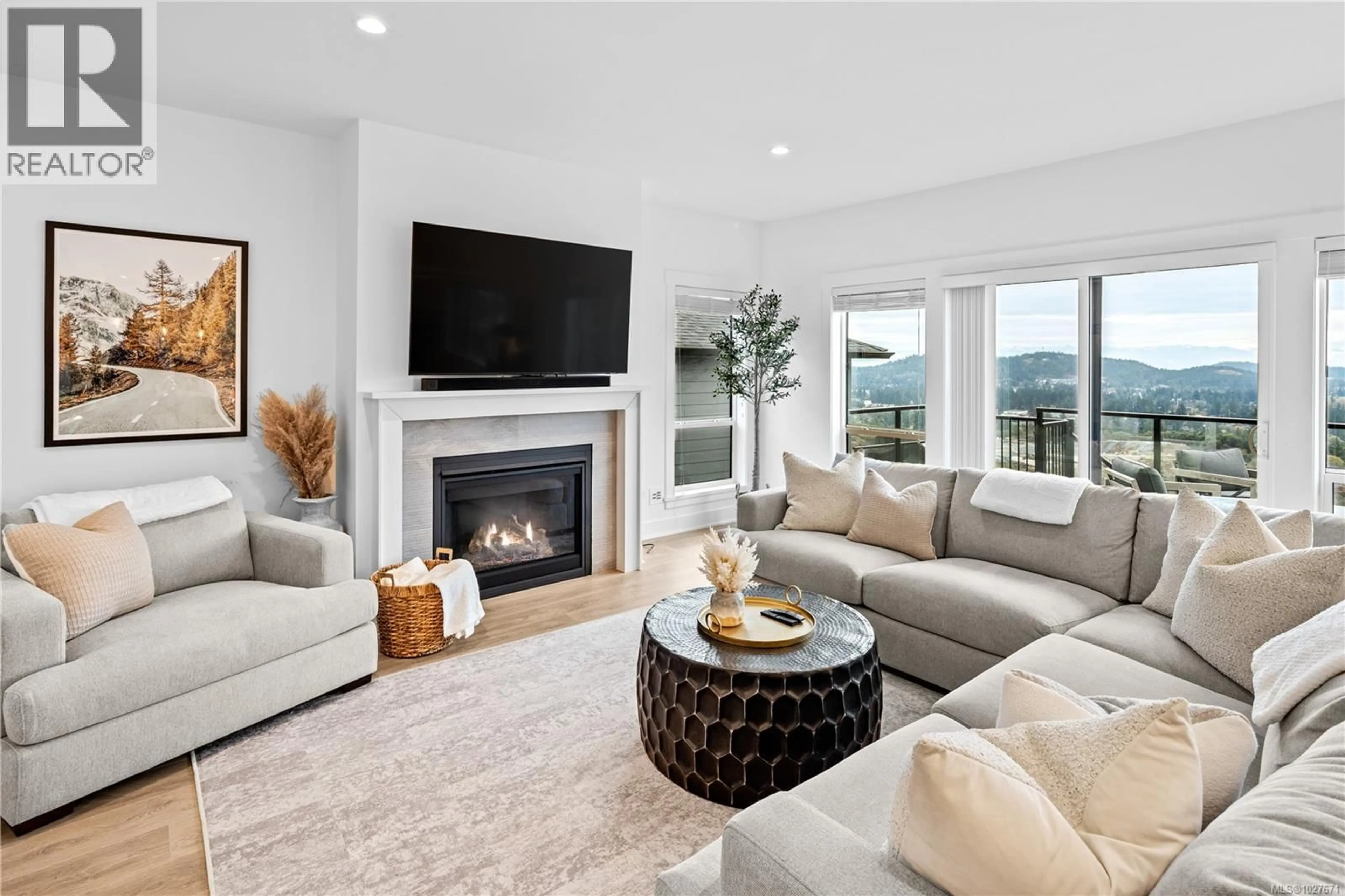 Living room with furniture, unknown for 1367 FLINT AVENUE, Langford British Columbia V9B5N1