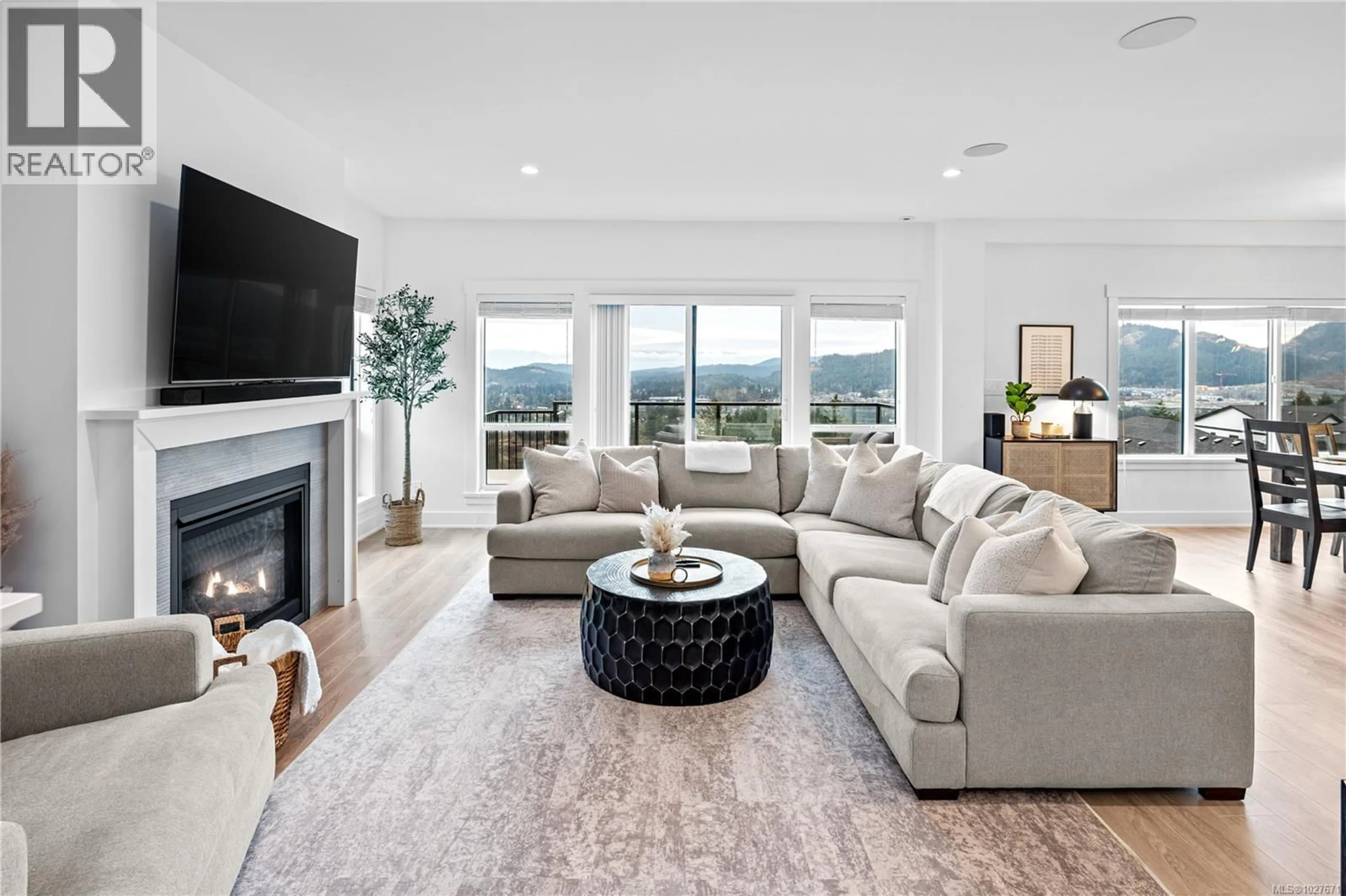 Living room with furniture, unknown for 1367 FLINT AVENUE, Langford British Columbia V9B5N1