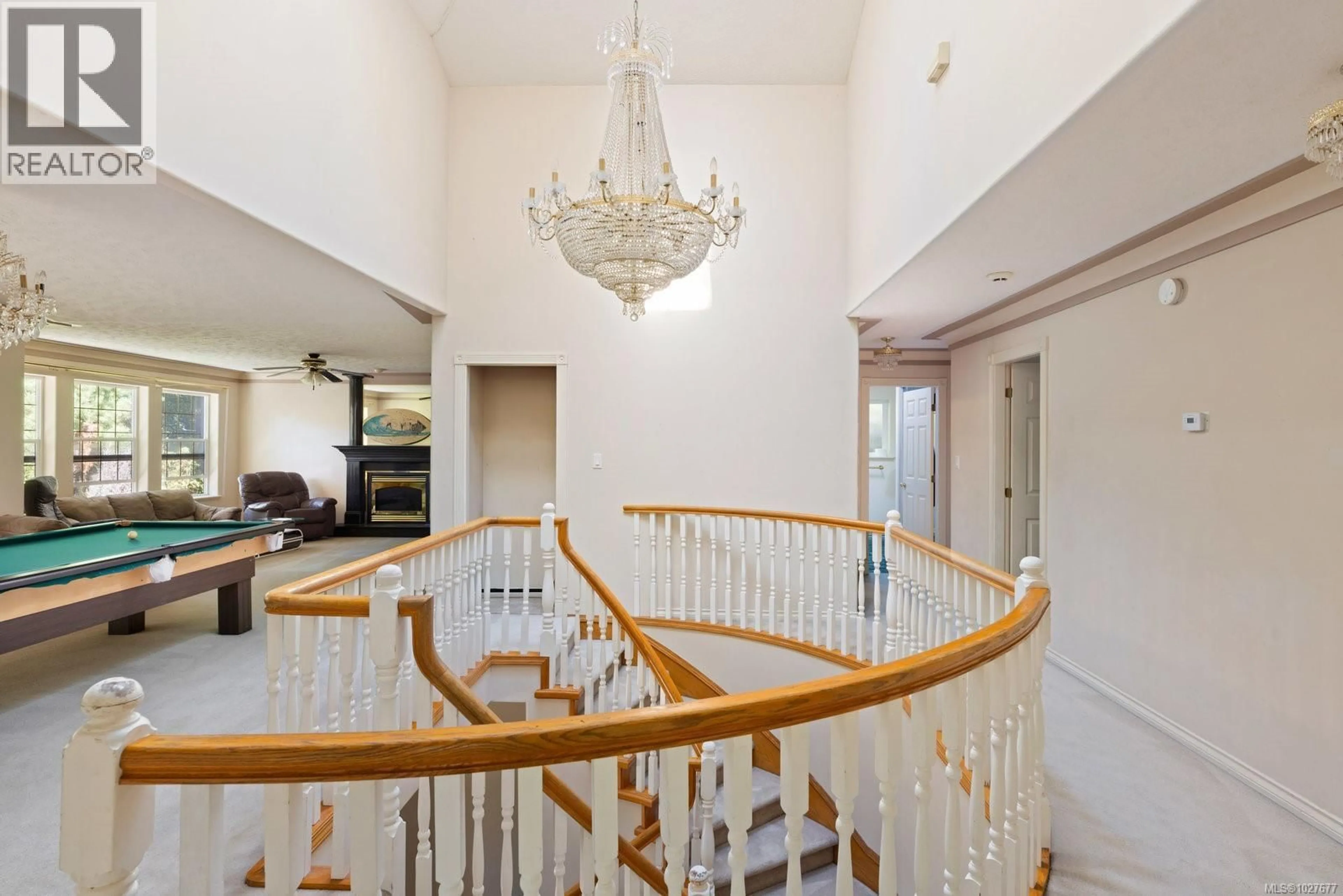 Indoor foyer for 4101 GORDON HEAD ROAD, Saanich British Columbia V8N3Y2