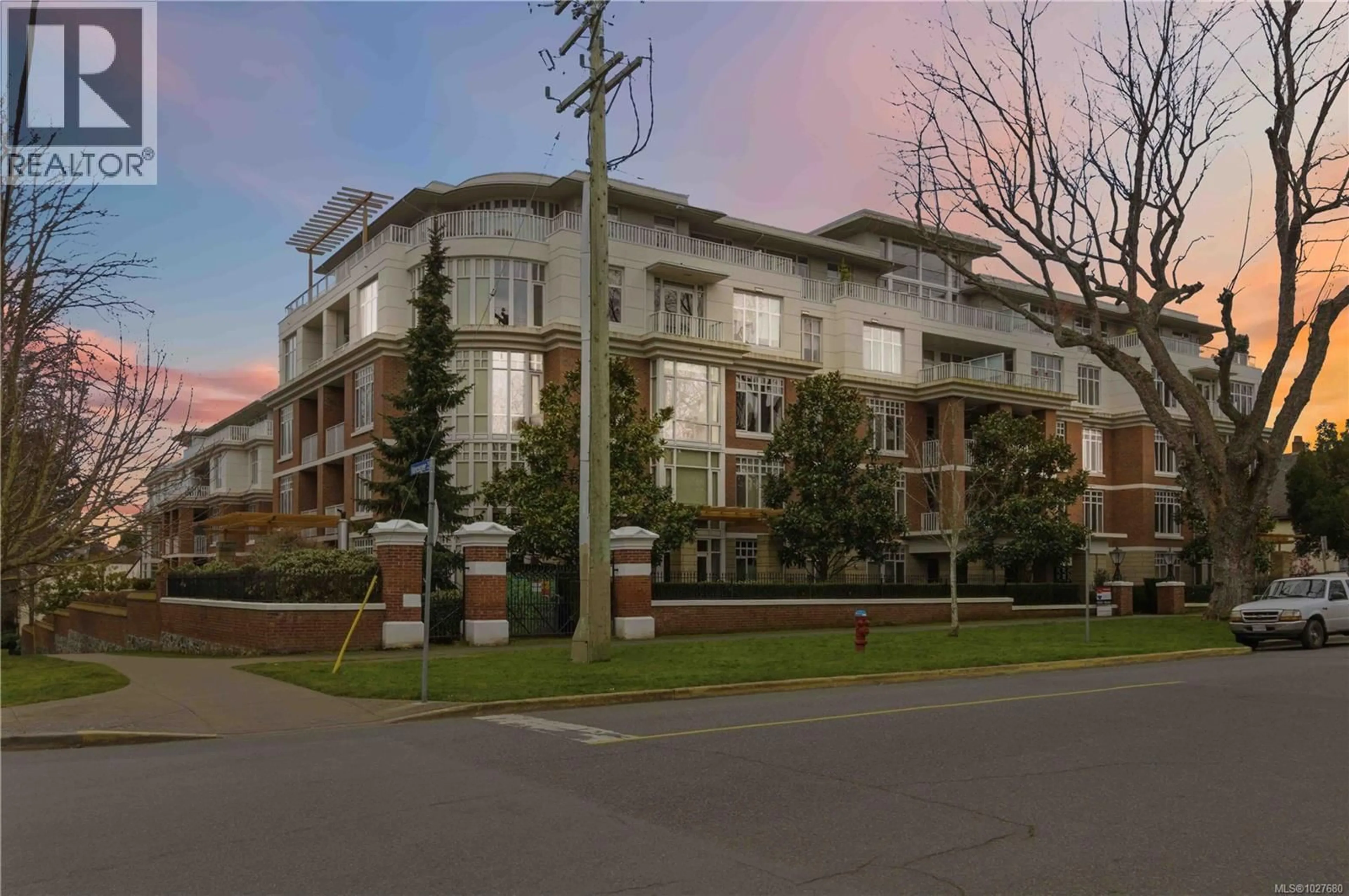 Unknown for 508 - 999 BURDETT AVENUE, Victoria British Columbia V8V3G7