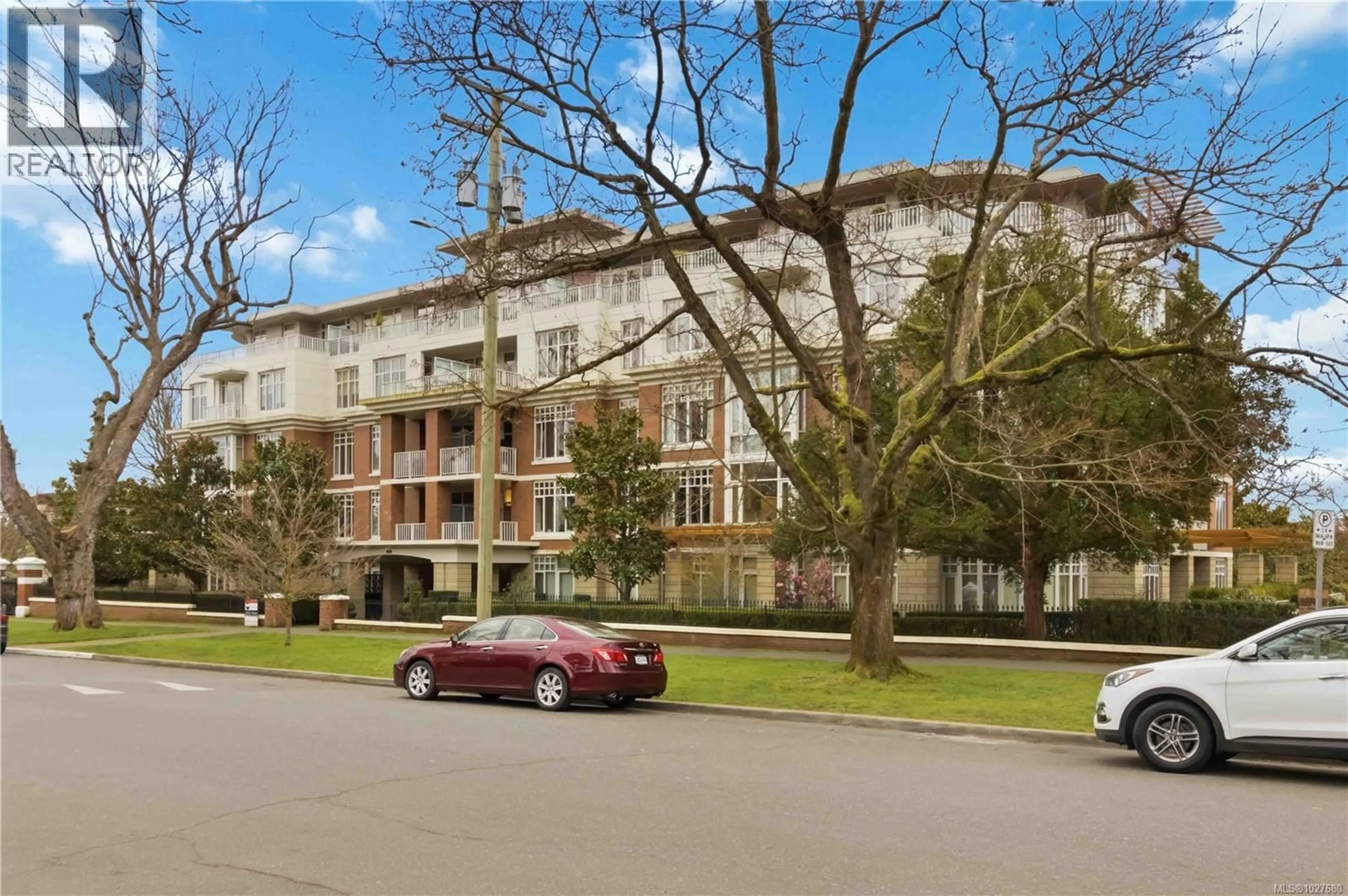 Patio, building for 508 - 999 BURDETT AVENUE, Victoria British Columbia V8V3G7