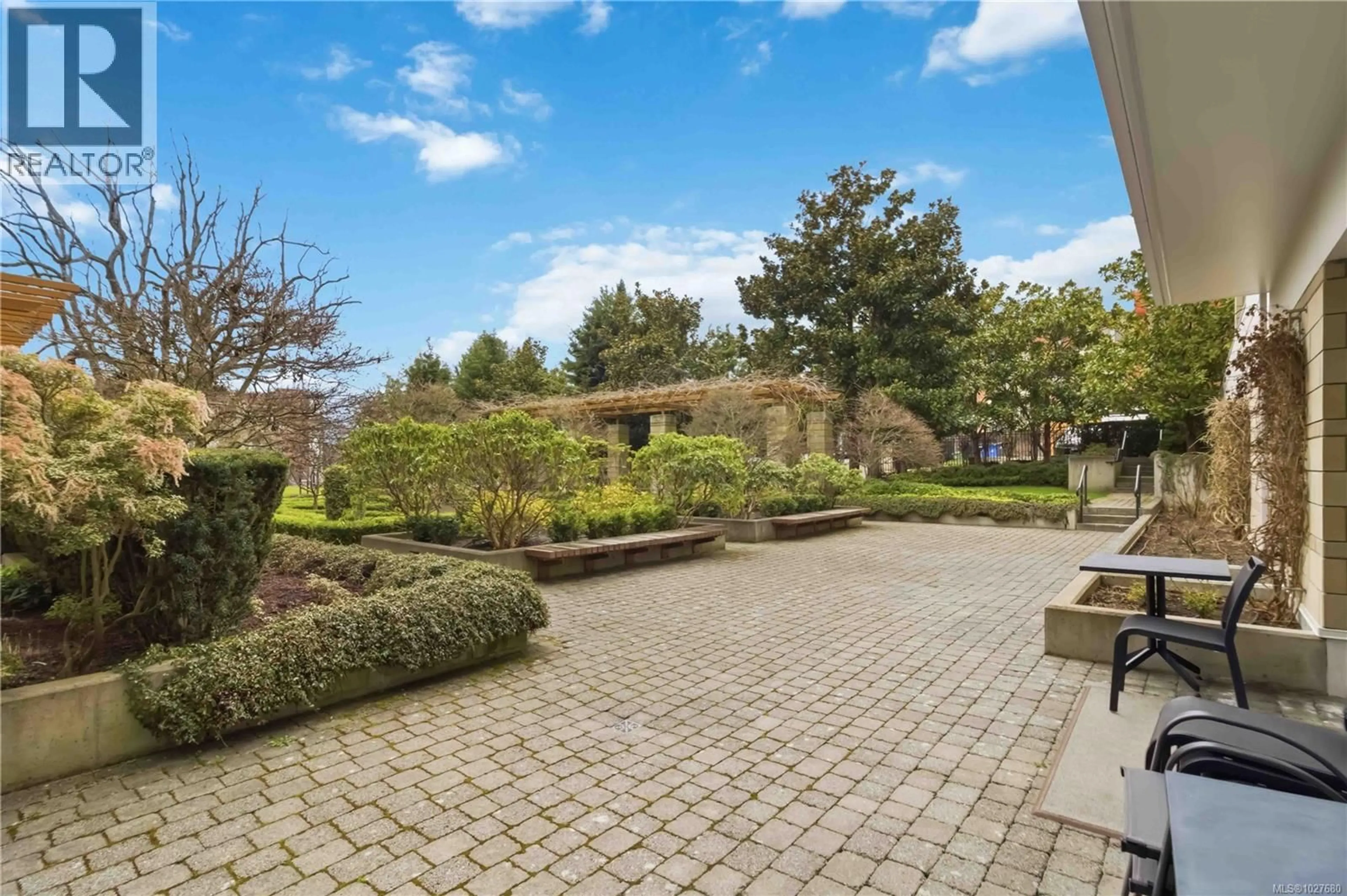 Patio, street for 508 - 999 BURDETT AVENUE, Victoria British Columbia V8V3G7