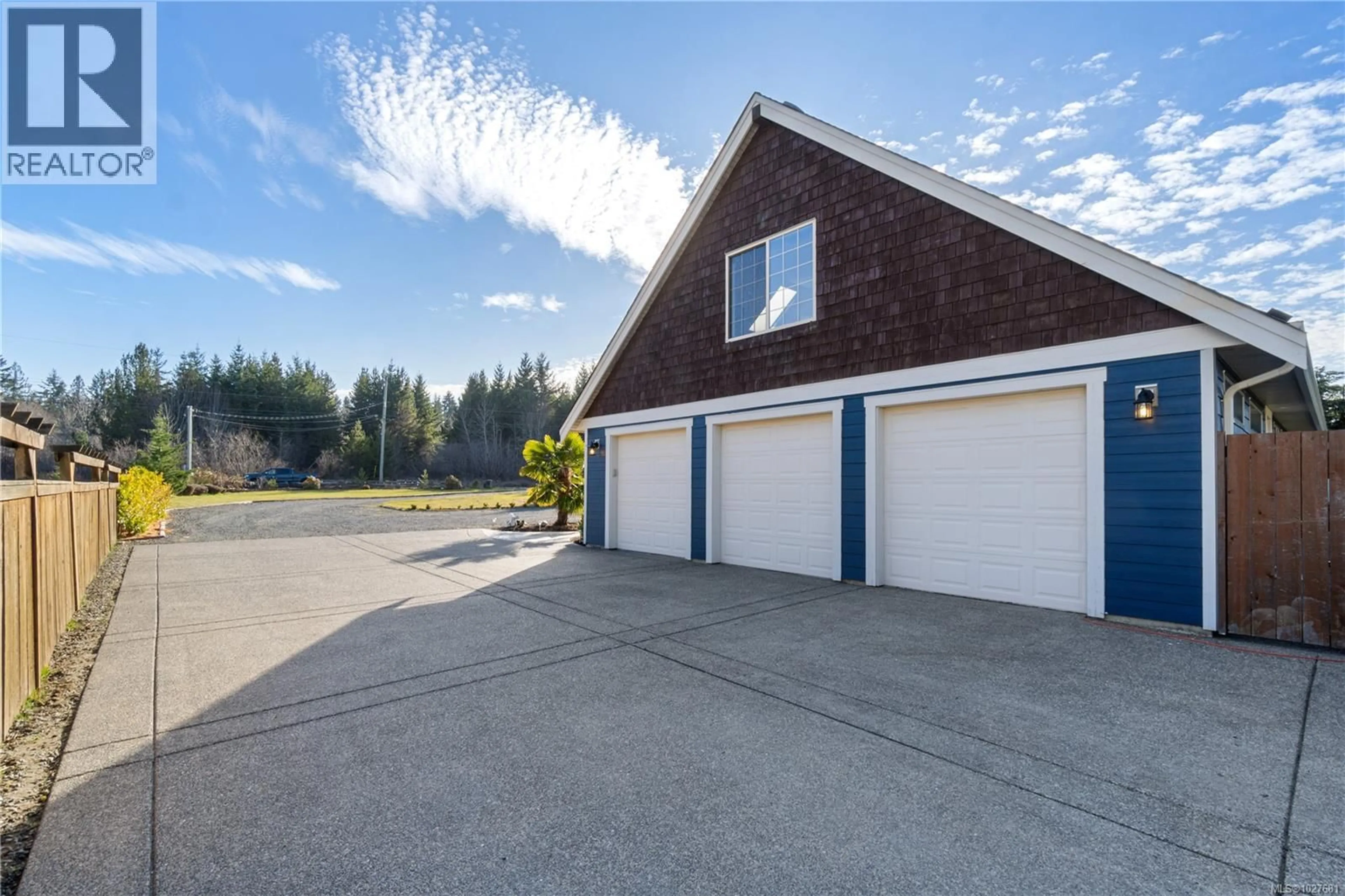 Indoor garage for 1081 SLEEPY HOLLOW PLACE, Nanoose Bay British Columbia V9P9A4