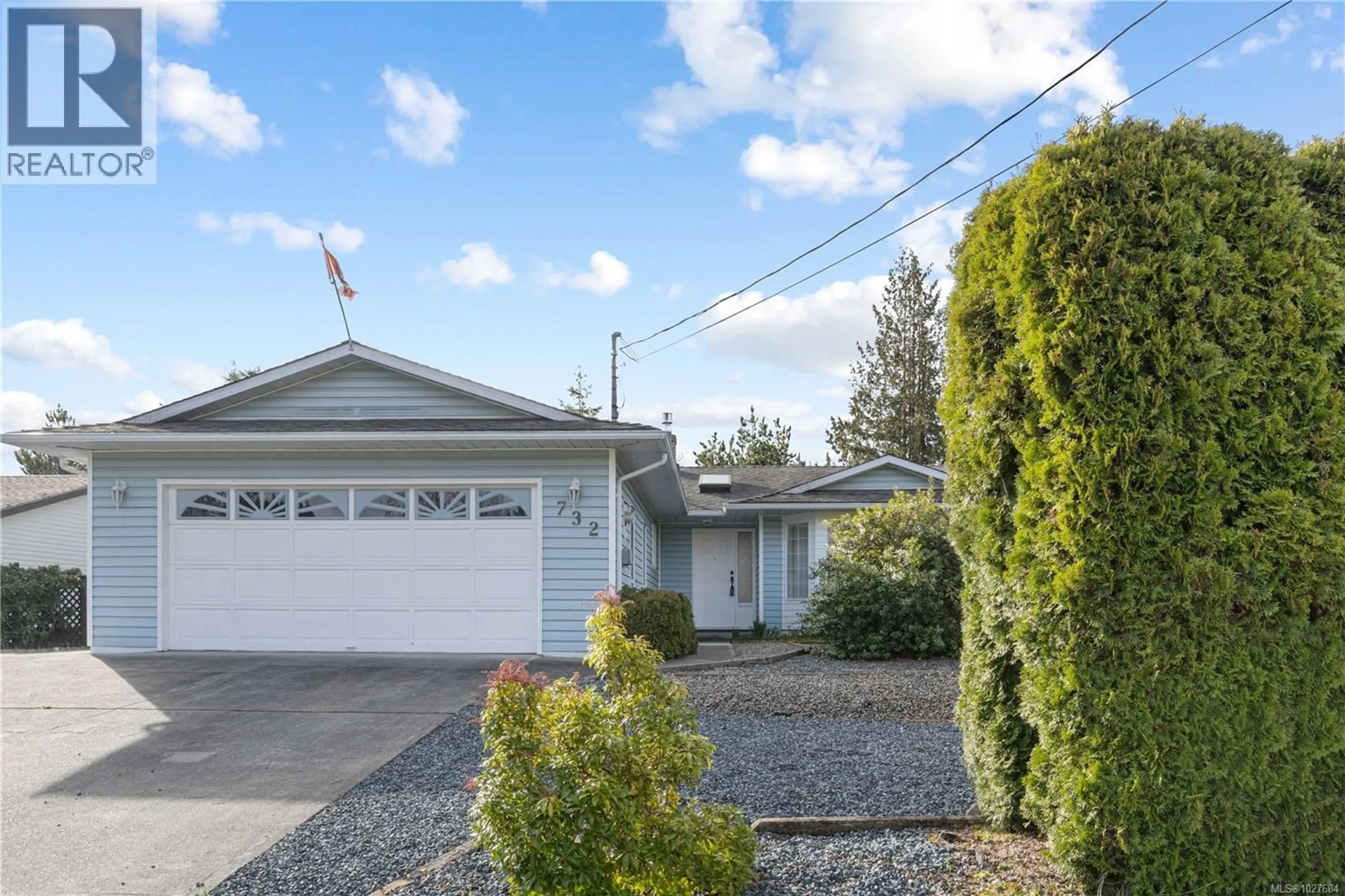 Home with vinyl exterior material, street for 732 HUMPHREY ROAD, Parksville British Columbia V9P1C8