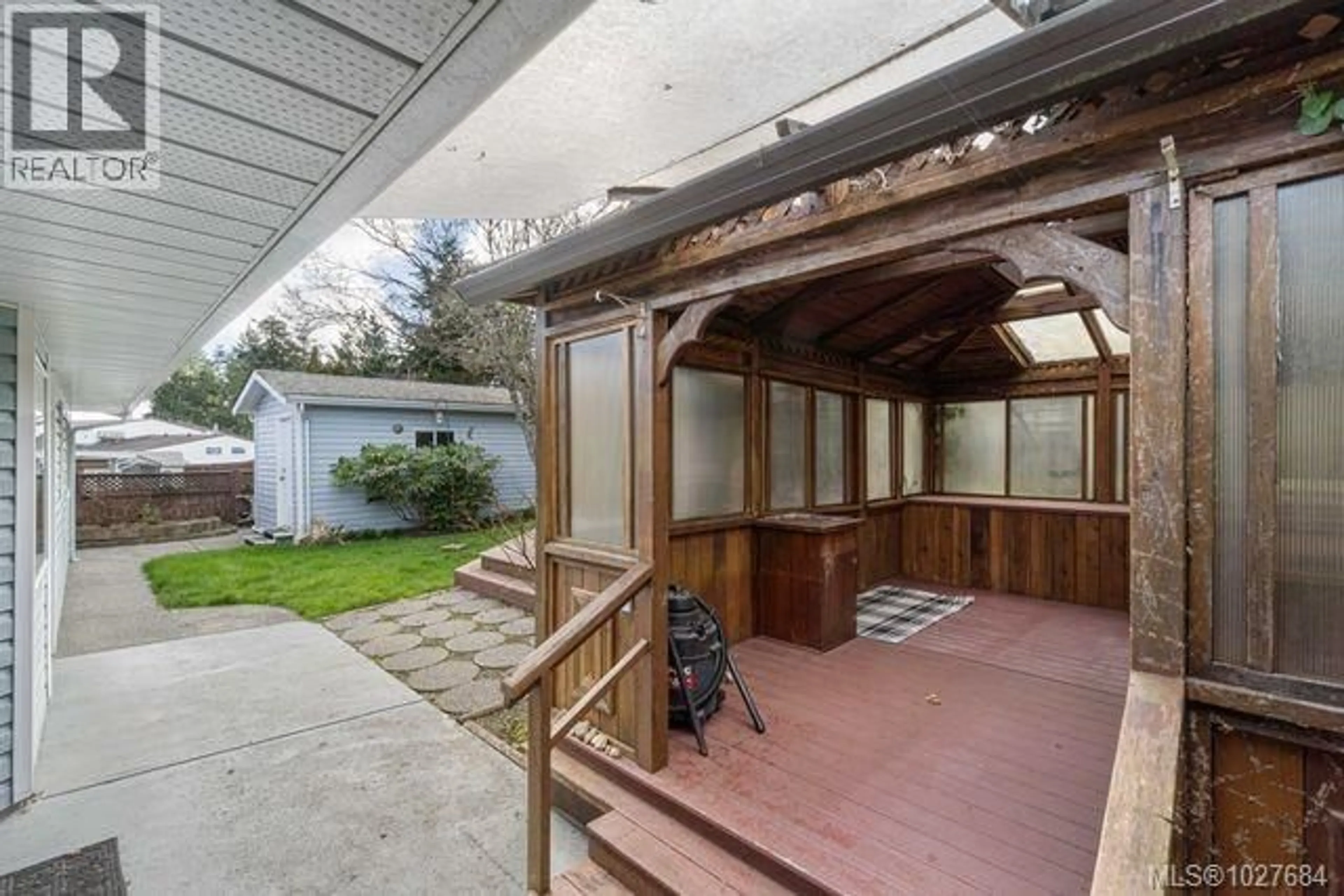Patio, street for 732 HUMPHREY ROAD, Parksville British Columbia V9P1C8
