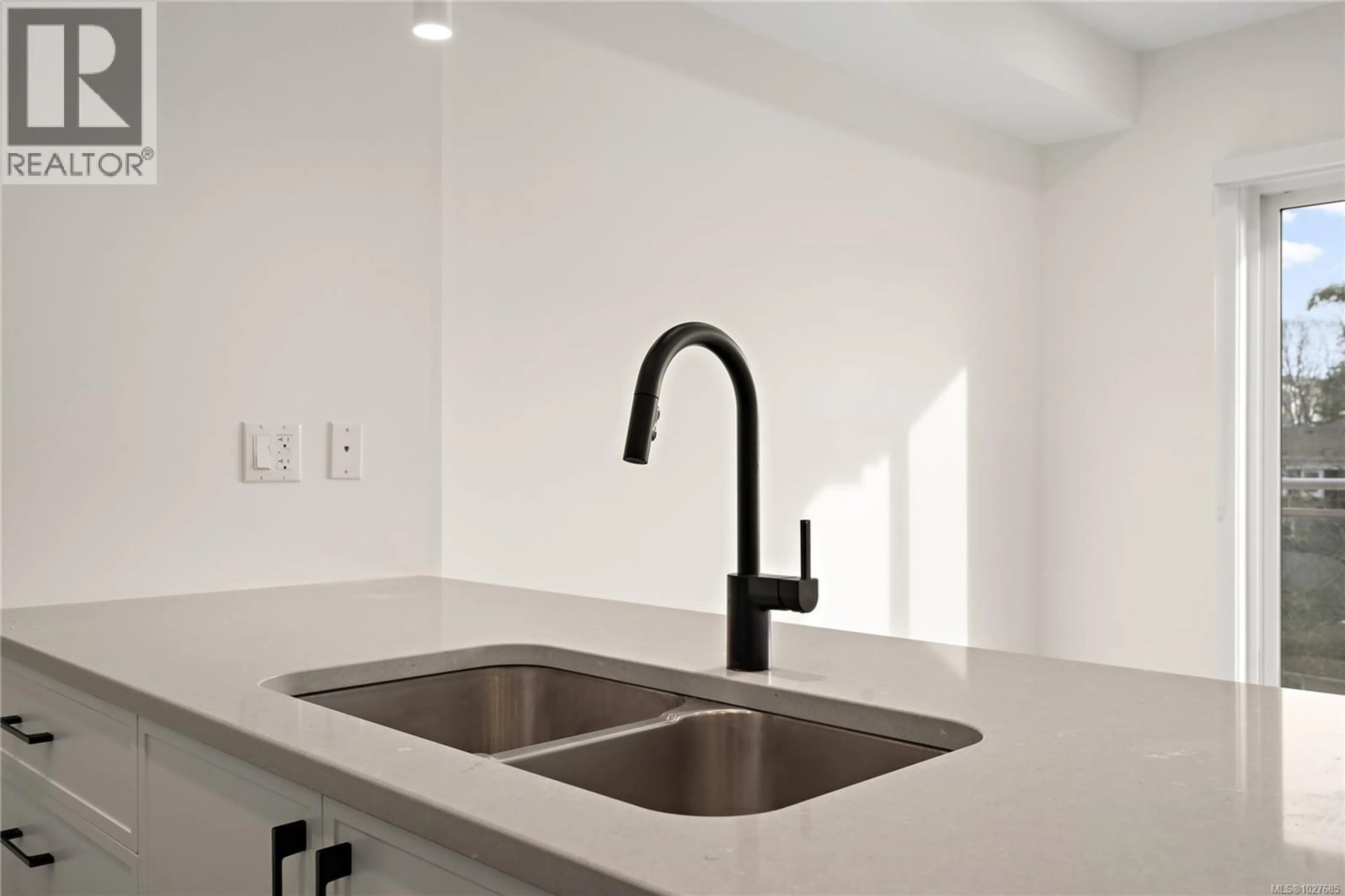 Unknown for 412 - 1102 ESQUIMALT ROAD, Esquimalt British Columbia V9A0L3