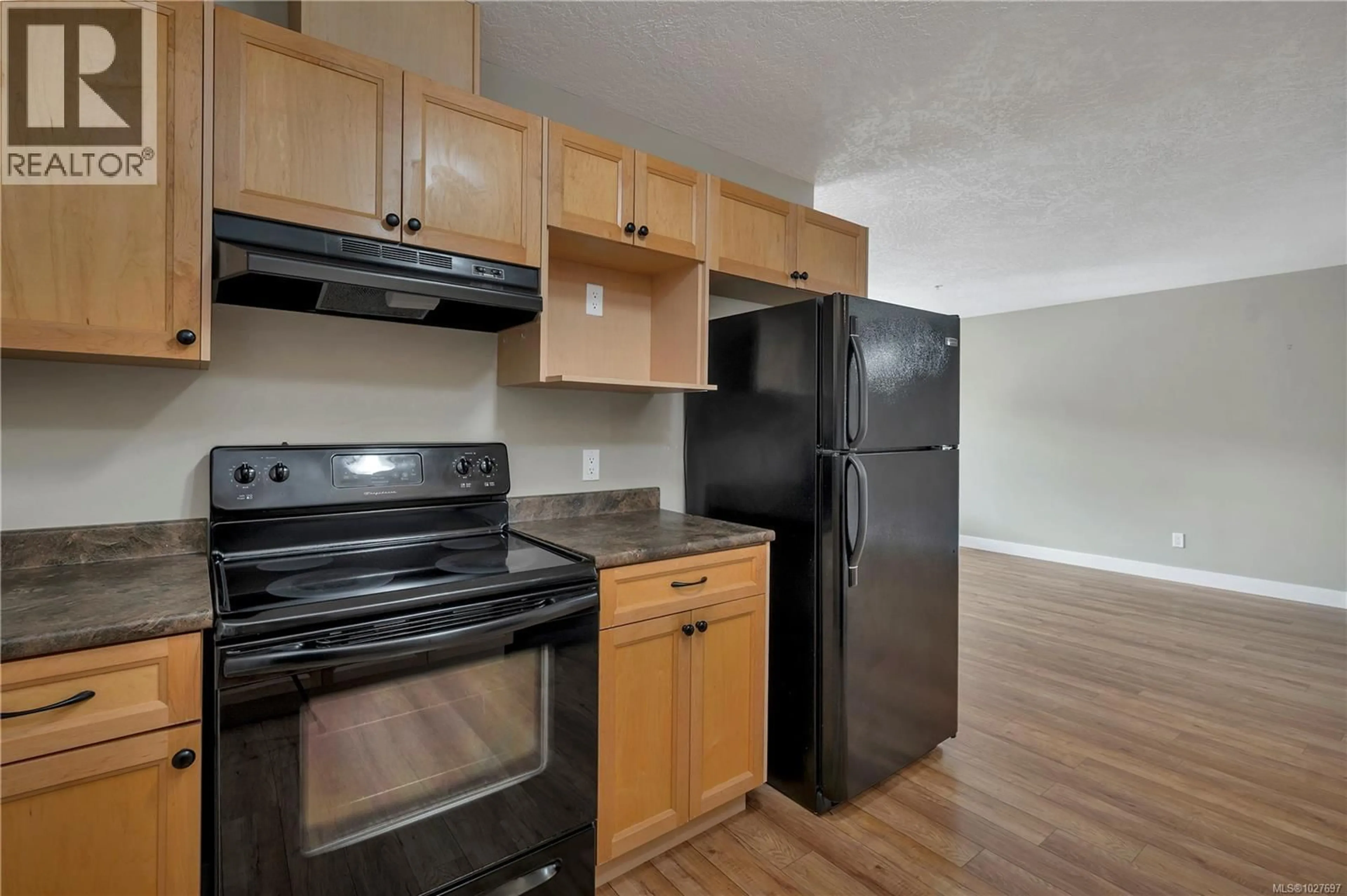Standard kitchen, wood/laminate floor for 142 - 701 HILCHEY ROAD, Campbell River British Columbia V9W0A2