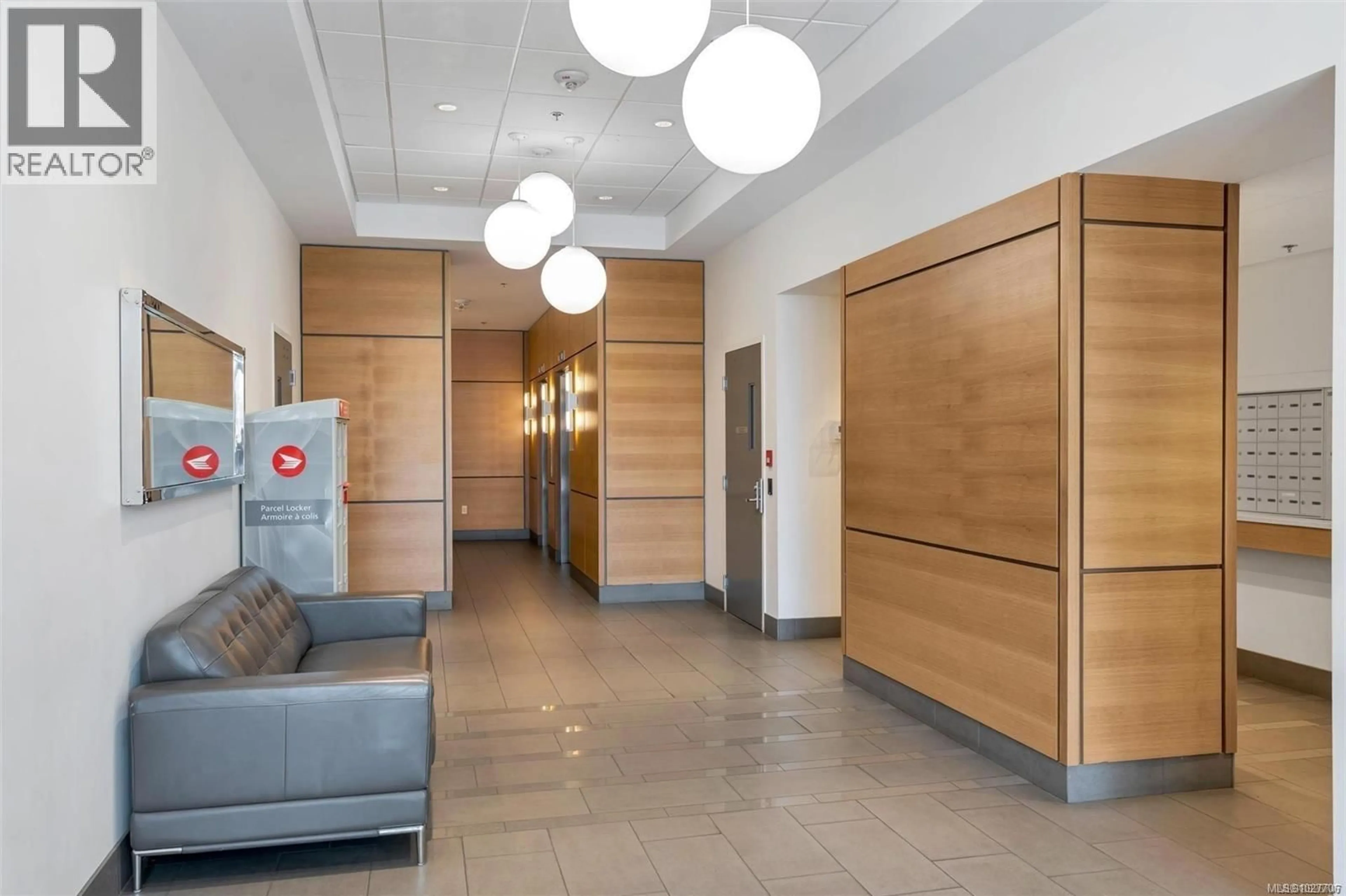 Indoor foyer for 806 - 960 YATES STREET, Victoria British Columbia V8V3M3