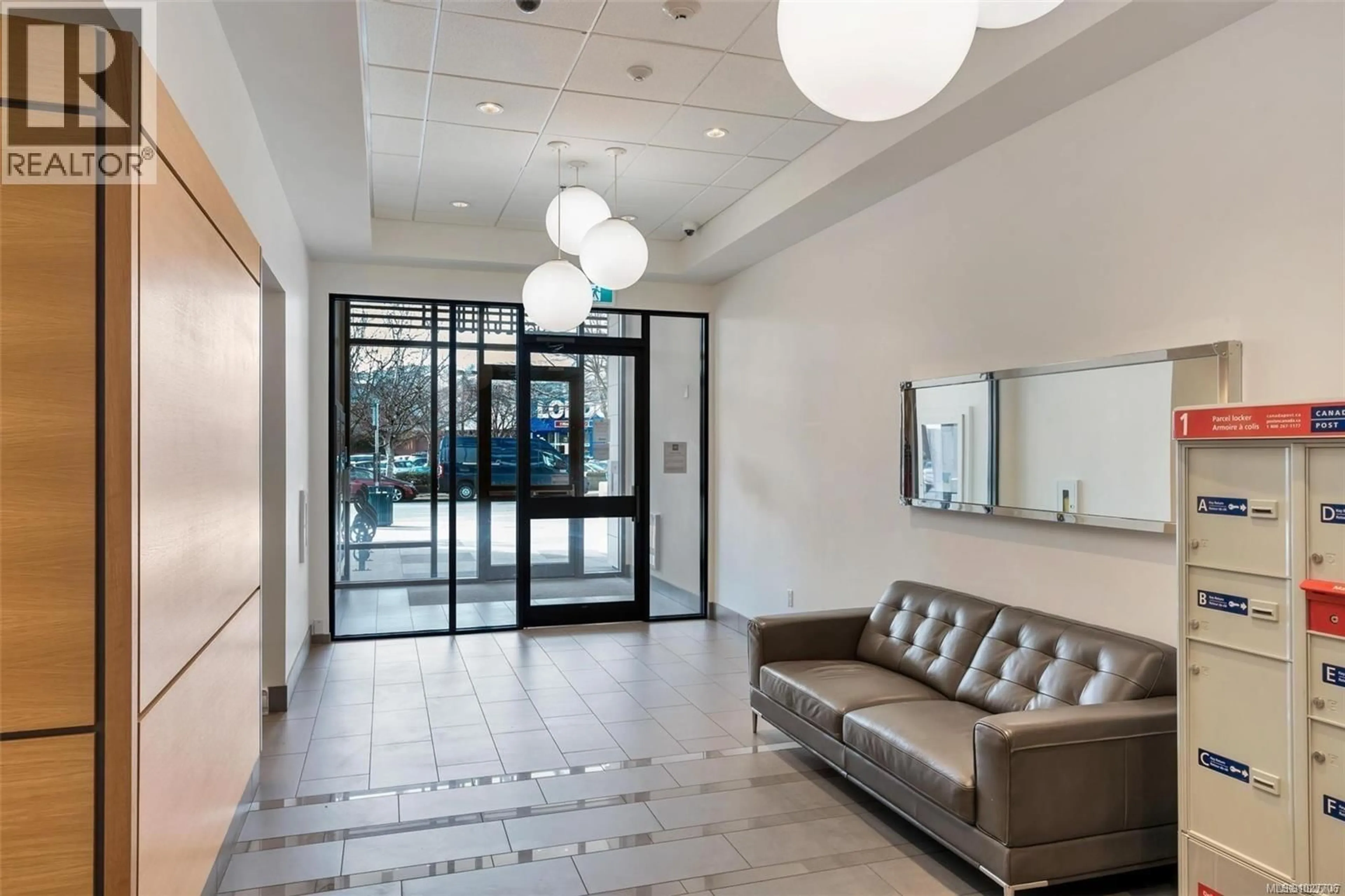 Indoor foyer for 806 - 960 YATES STREET, Victoria British Columbia V8V3M3