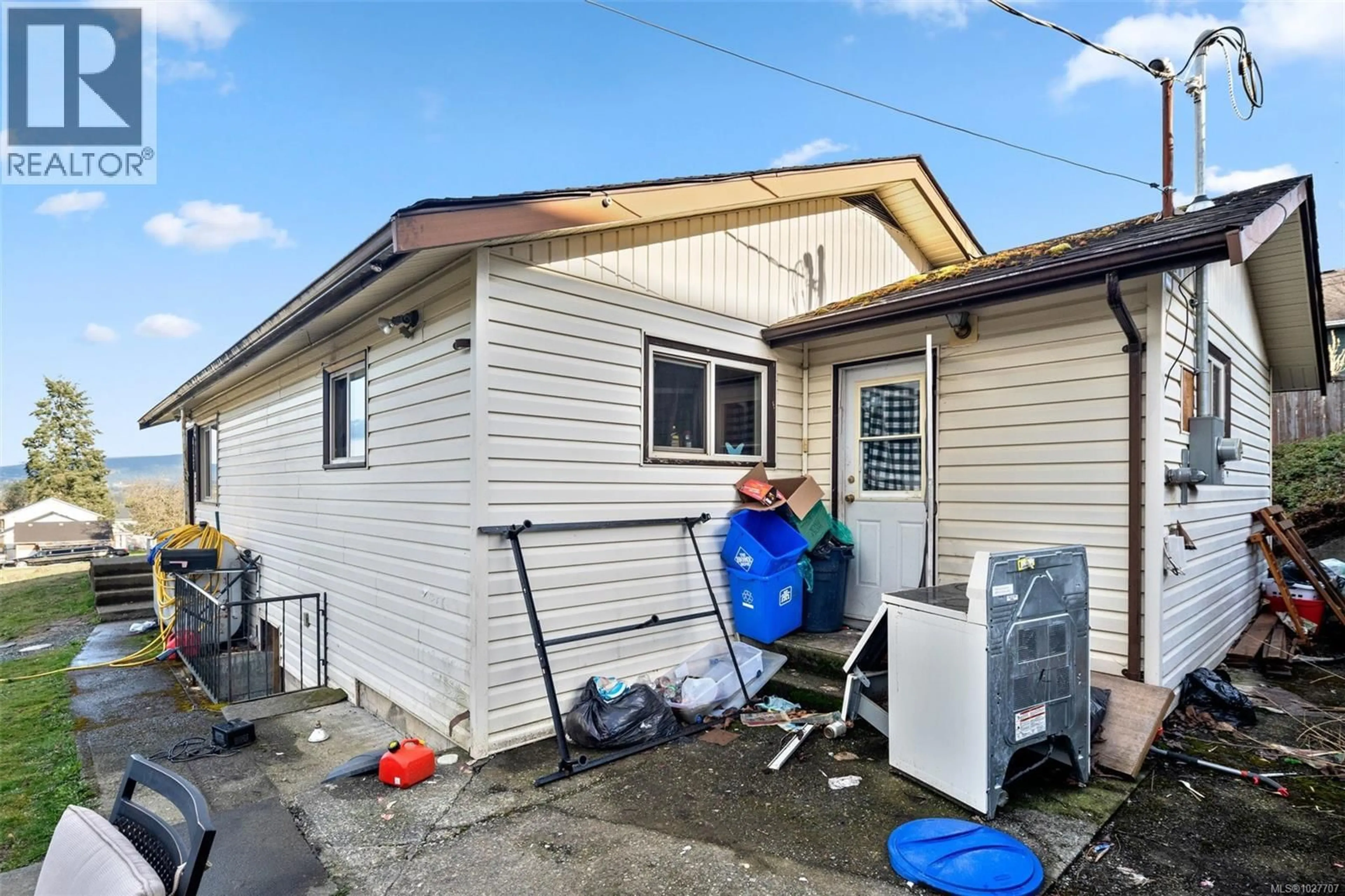 Home with vinyl exterior material, street for 6128 MARSH ROAD, Duncan British Columbia V9L4G6