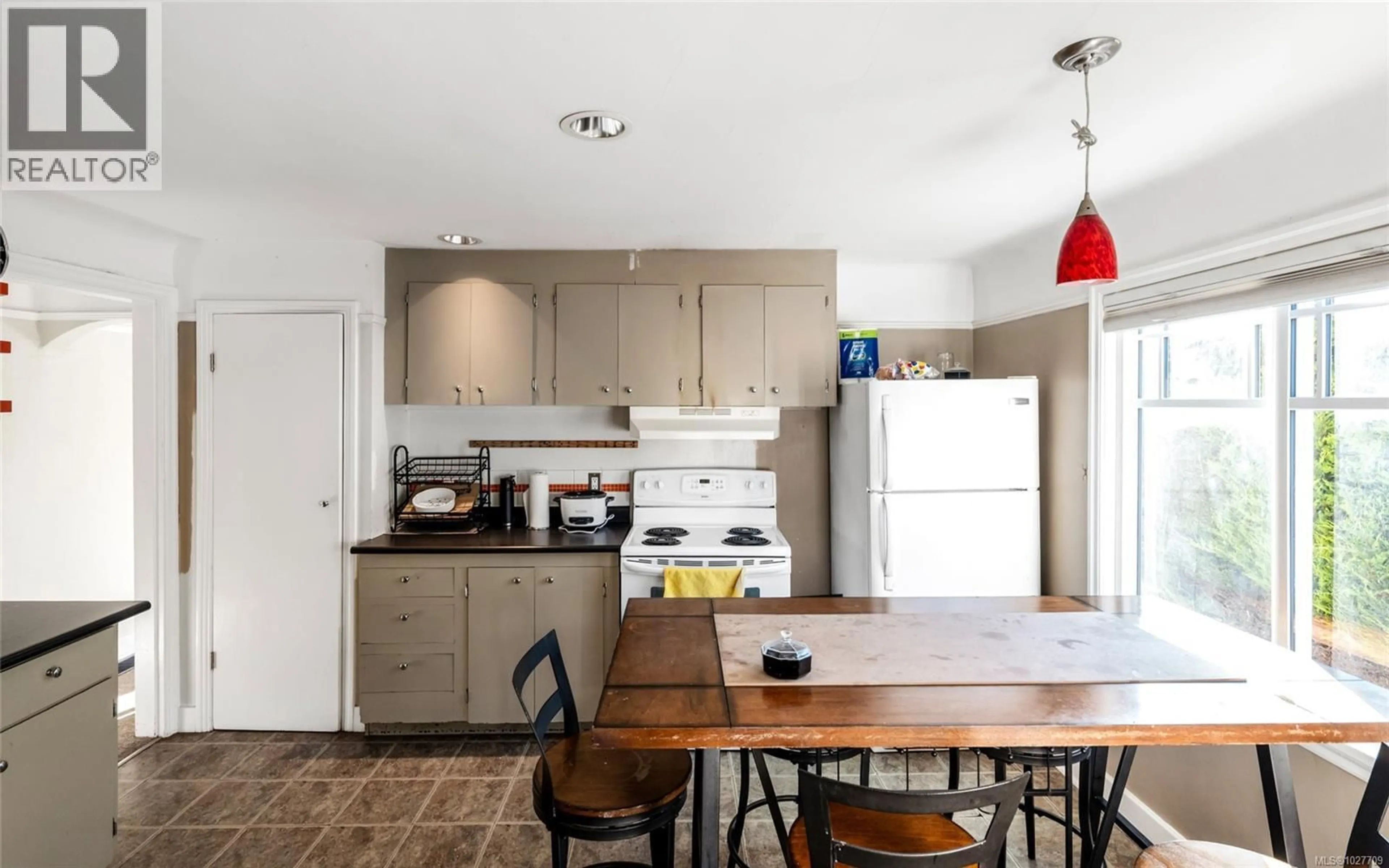 Open concept kitchen, unknown for 3026 DONALD STREET, Saanich British Columbia V9A1Y2