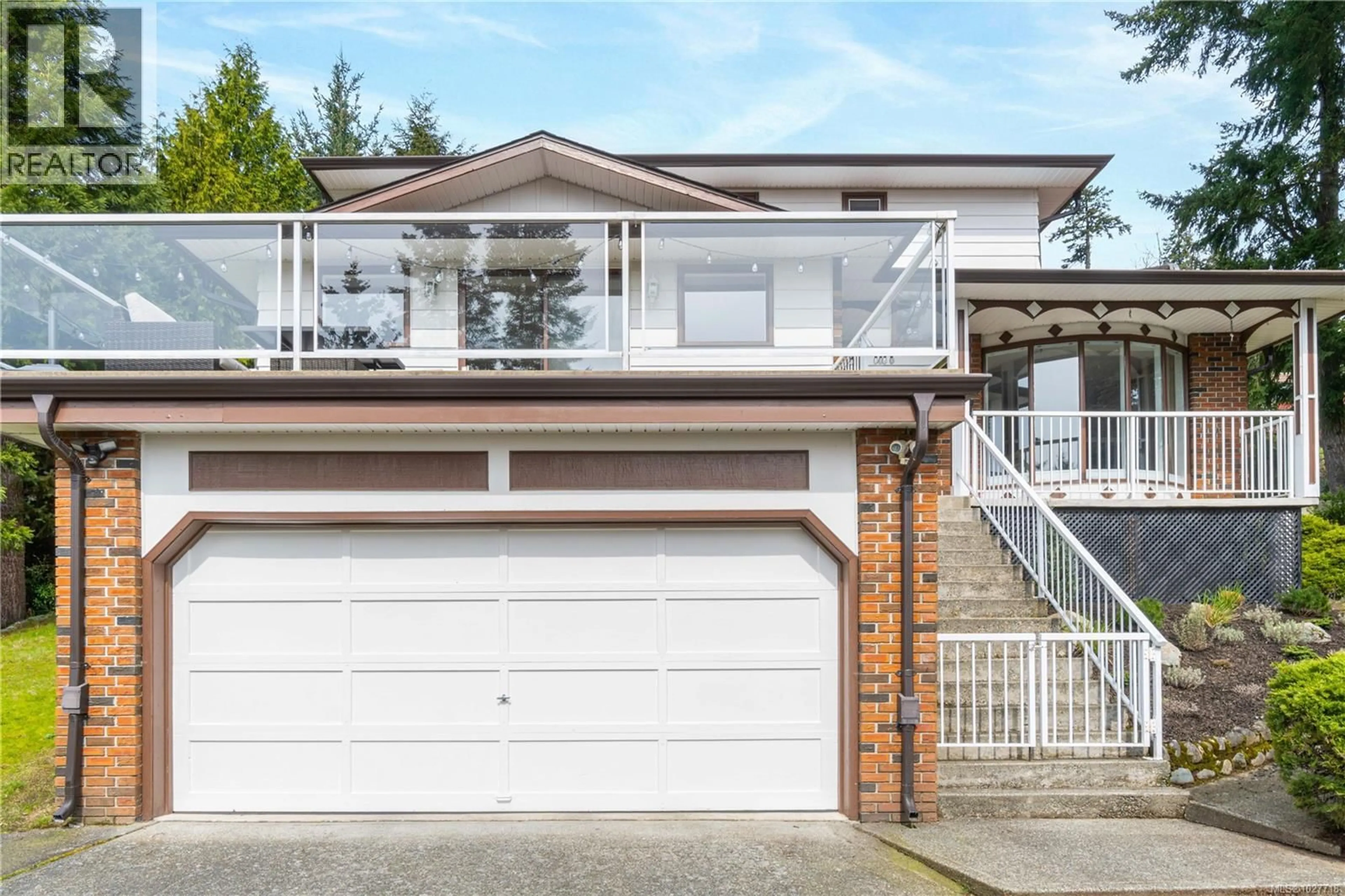 Home with vinyl exterior material, street for 3270 SMUGGLERS HILL DRIVE, Nanaimo British Columbia V9R1T8