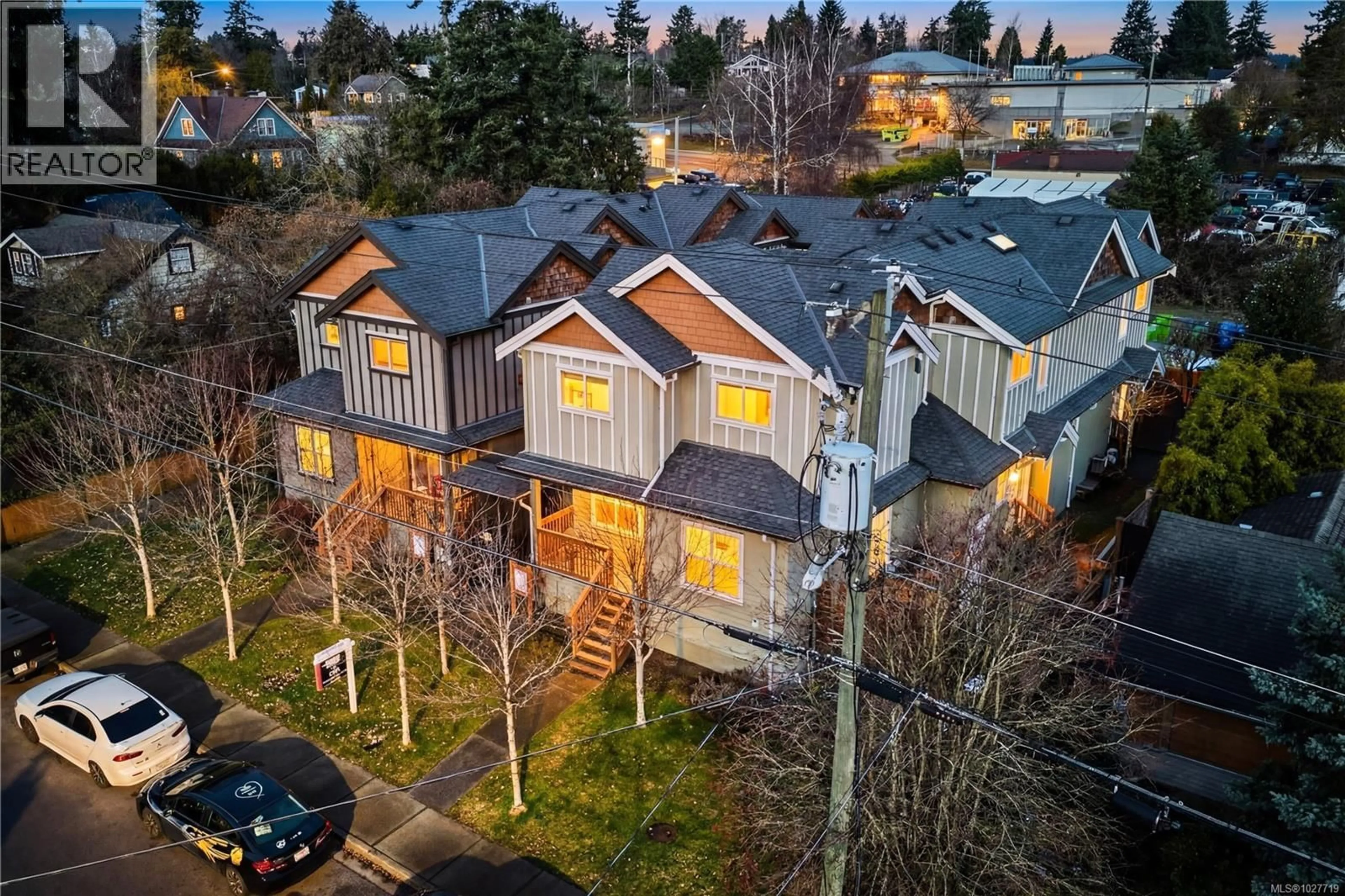 A pic from outside/outdoor area/front of a property/back of a property/a pic from drone, street for 104 - 582 ROSEHILL STREET, Nanaimo British Columbia V9S1H6