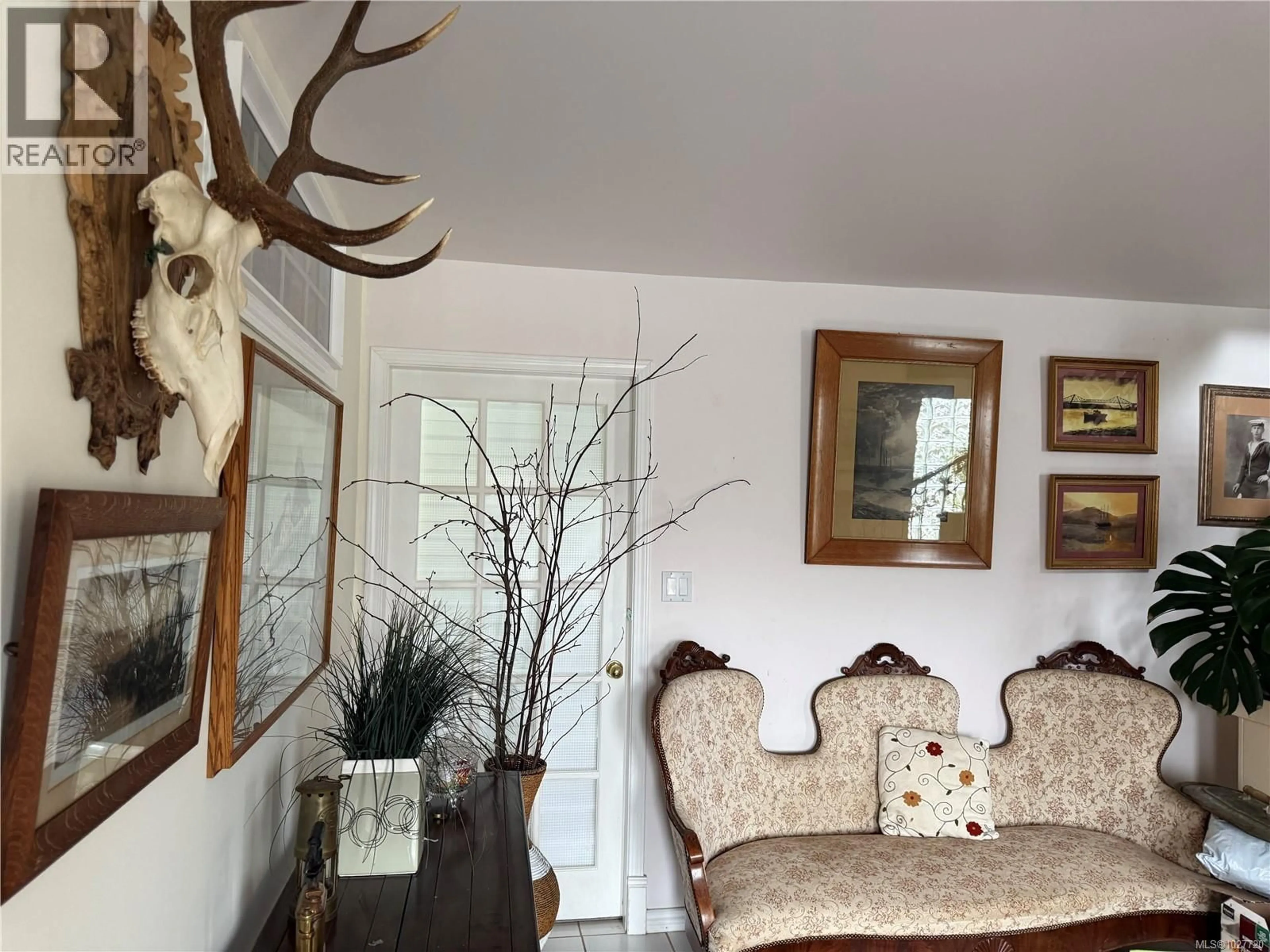 Living room with furniture, wood/laminate floor for 7640 EAGLE CRESCENT WEST, Port Hardy British Columbia V0N2P0