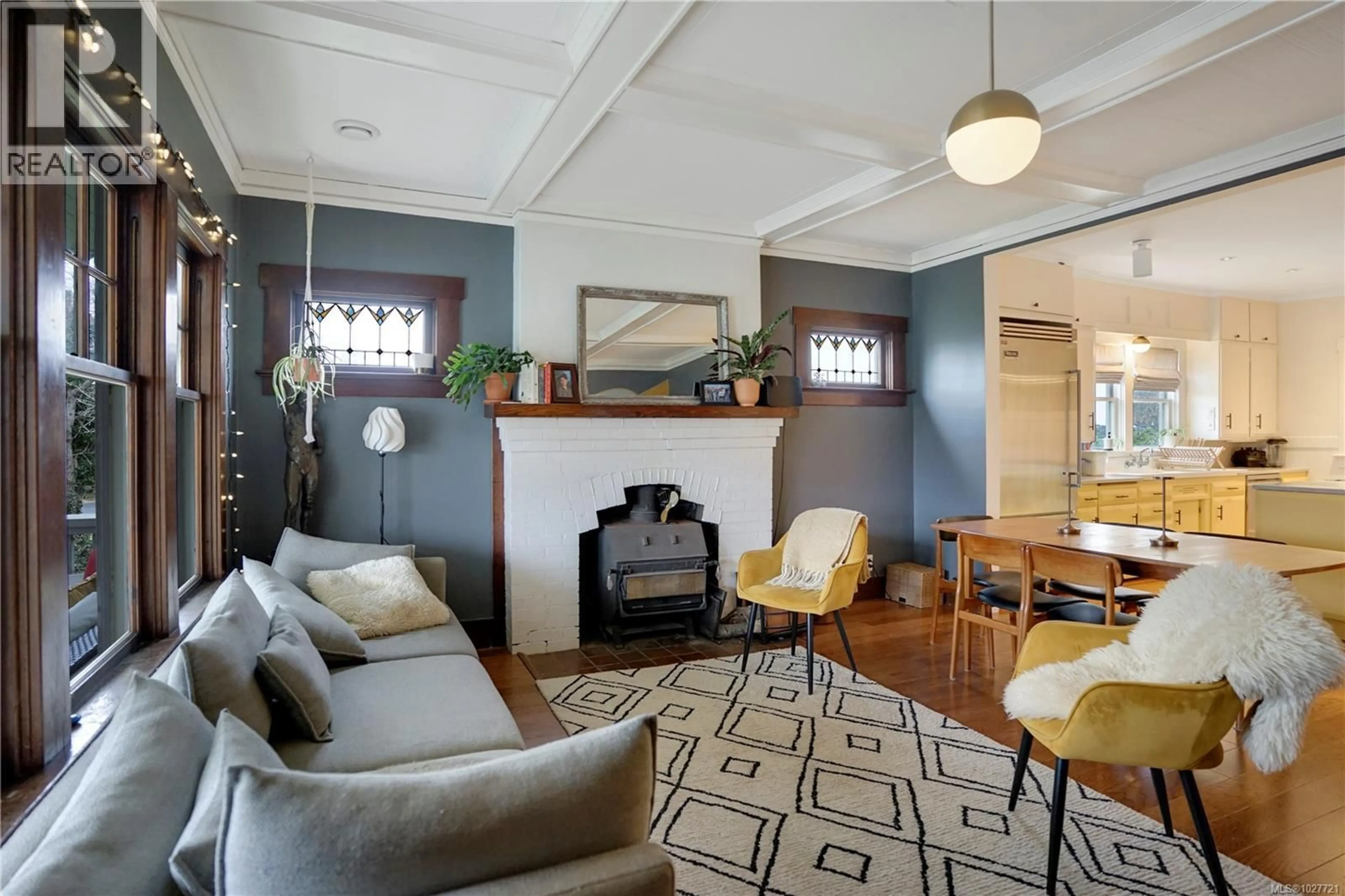 Living room with furniture, unknown for 2064 QUIMPER STREET, Oak Bay British Columbia V8S2H6