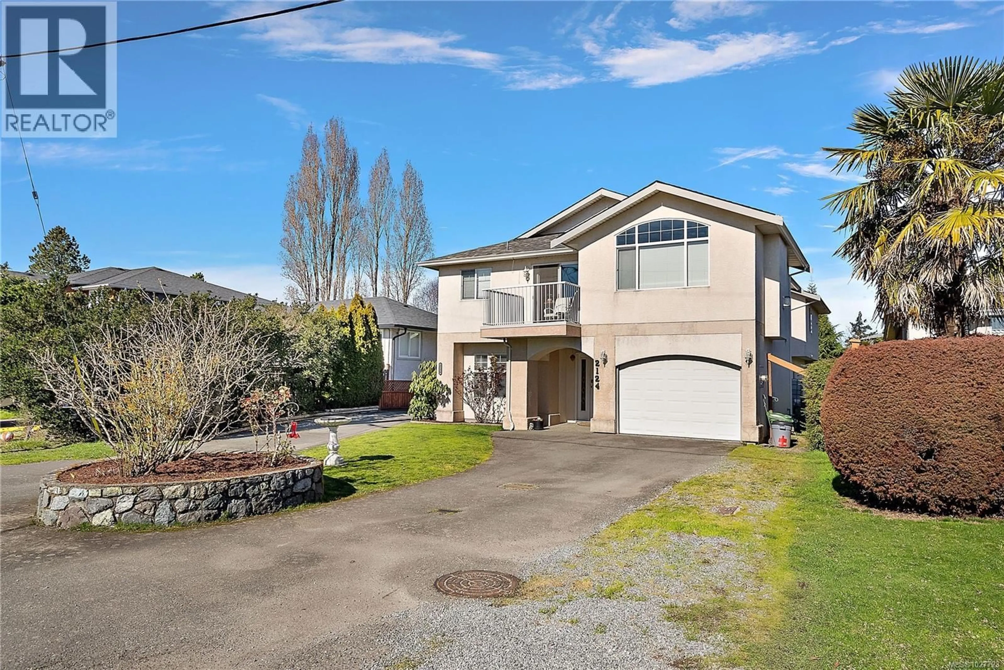 A pic from outside/outdoor area/front of a property/back of a property/a pic from drone, street for 2124 JAMES WHITE BOULEVARD WEST, Sidney British Columbia V8L1Z2