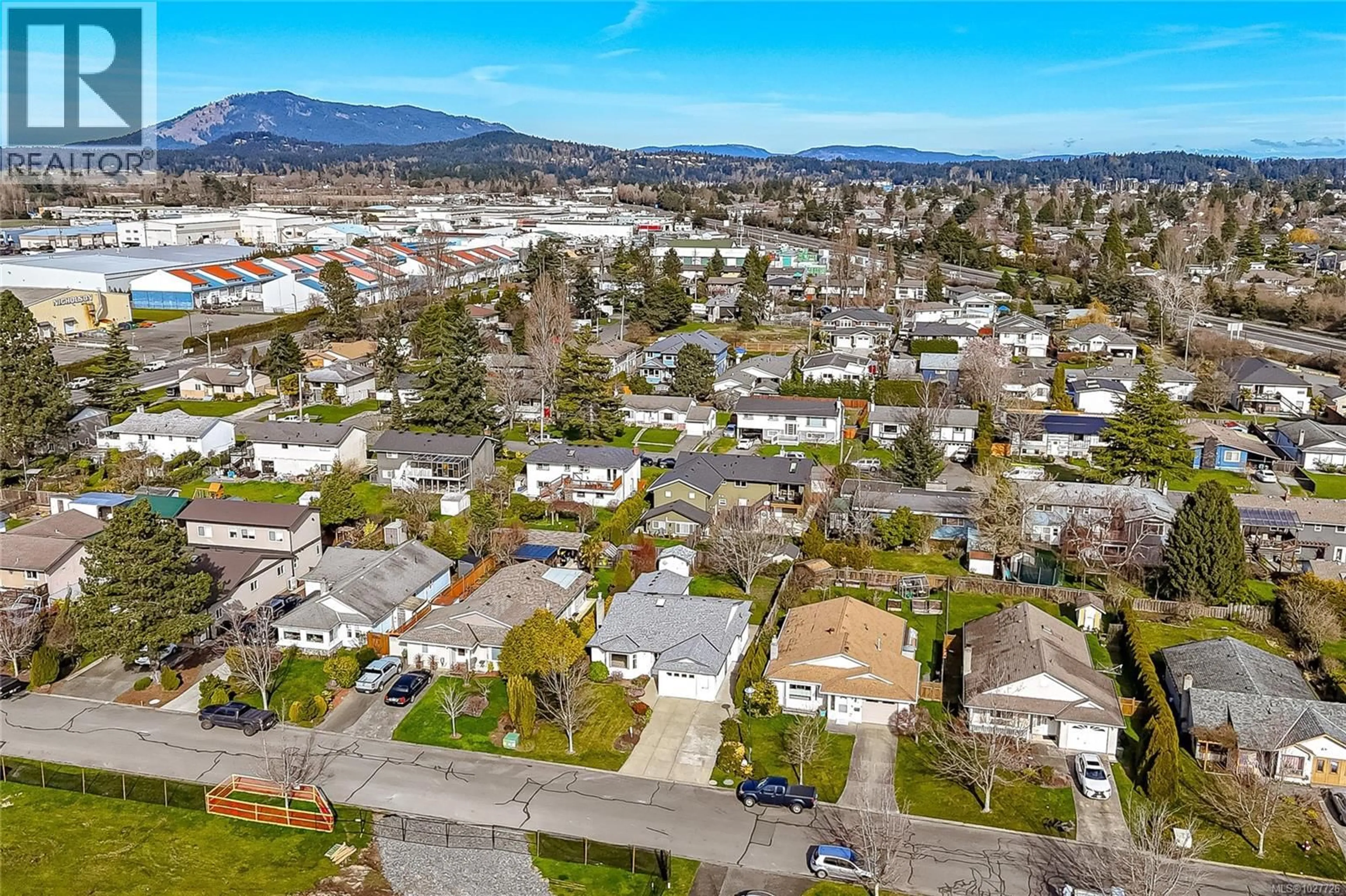 A pic from outside/outdoor area/front of a property/back of a property/a pic from drone, mountain view for 2130 JAHN PLACE, Sidney British Columbia V8L5B9