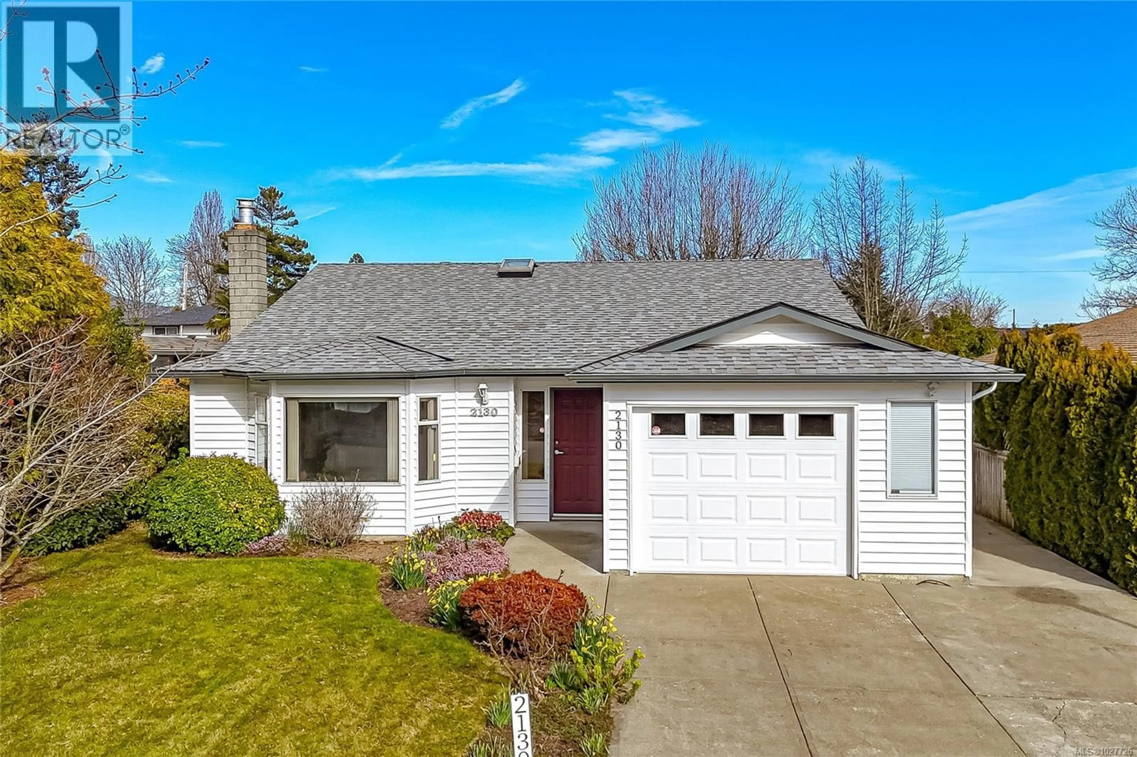 Home with vinyl exterior material, street for 2130 JAHN PLACE, Sidney British Columbia V8L5B9