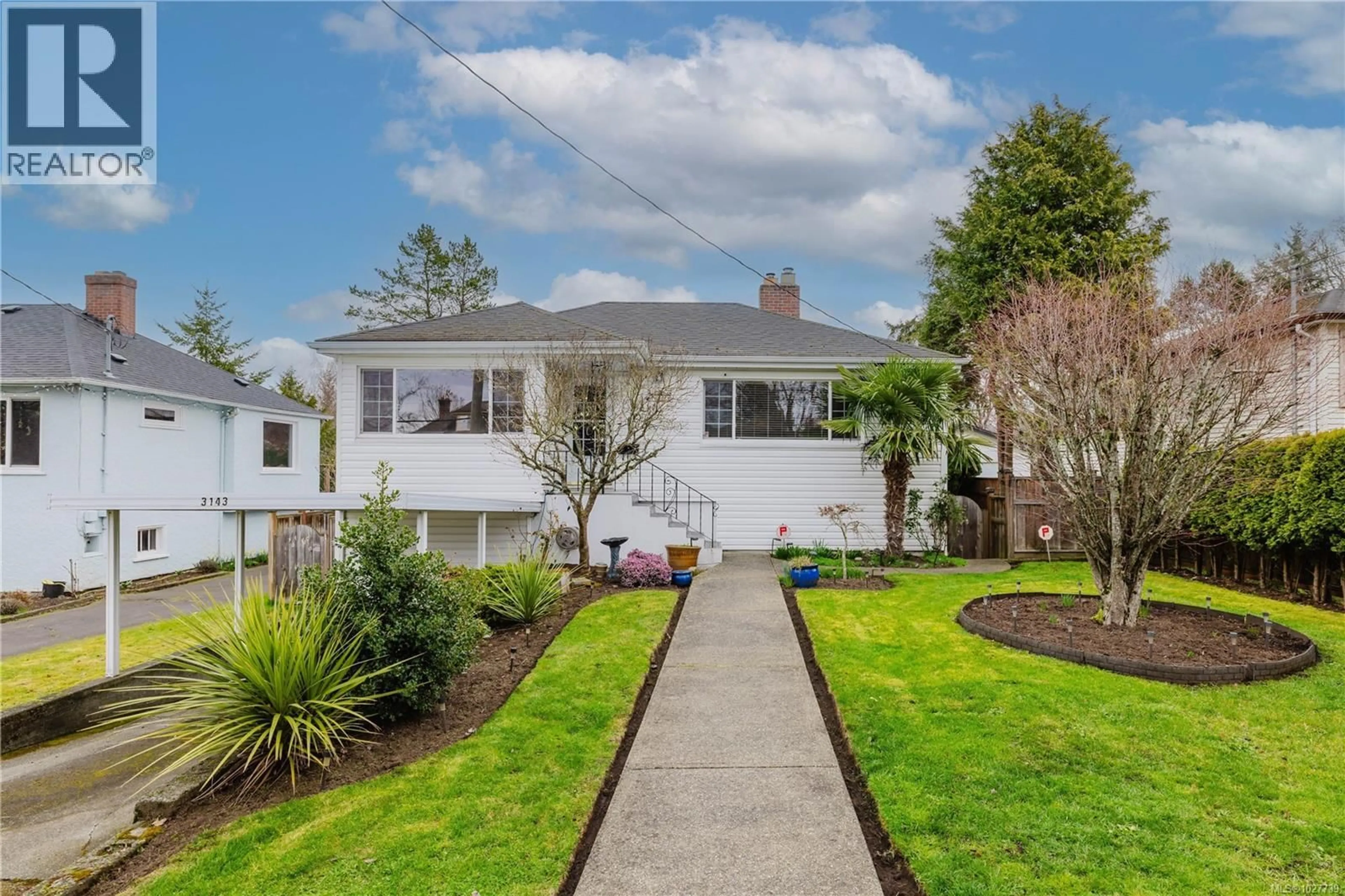 Unknown for 3143 FIFTH STREET, Victoria British Columbia V8X1E8