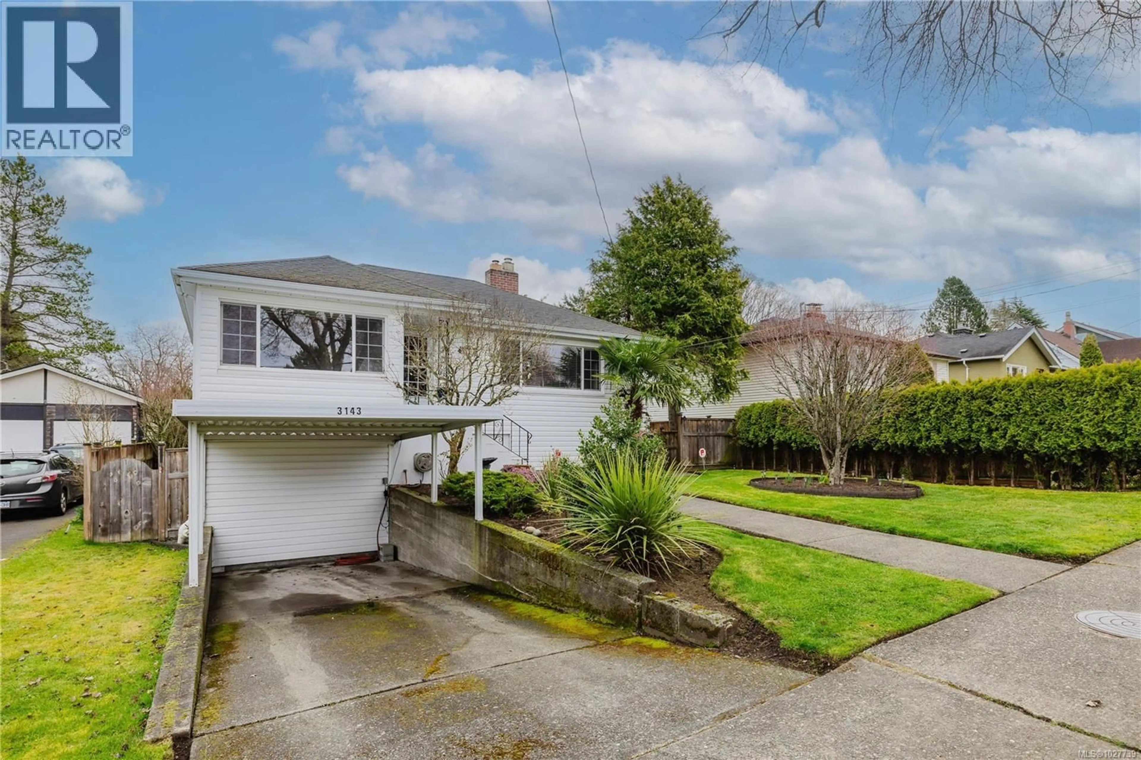 A pic from outside/outdoor area/front of a property/back of a property/a pic from drone, street for 3143 FIFTH STREET, Victoria British Columbia V8X1E8